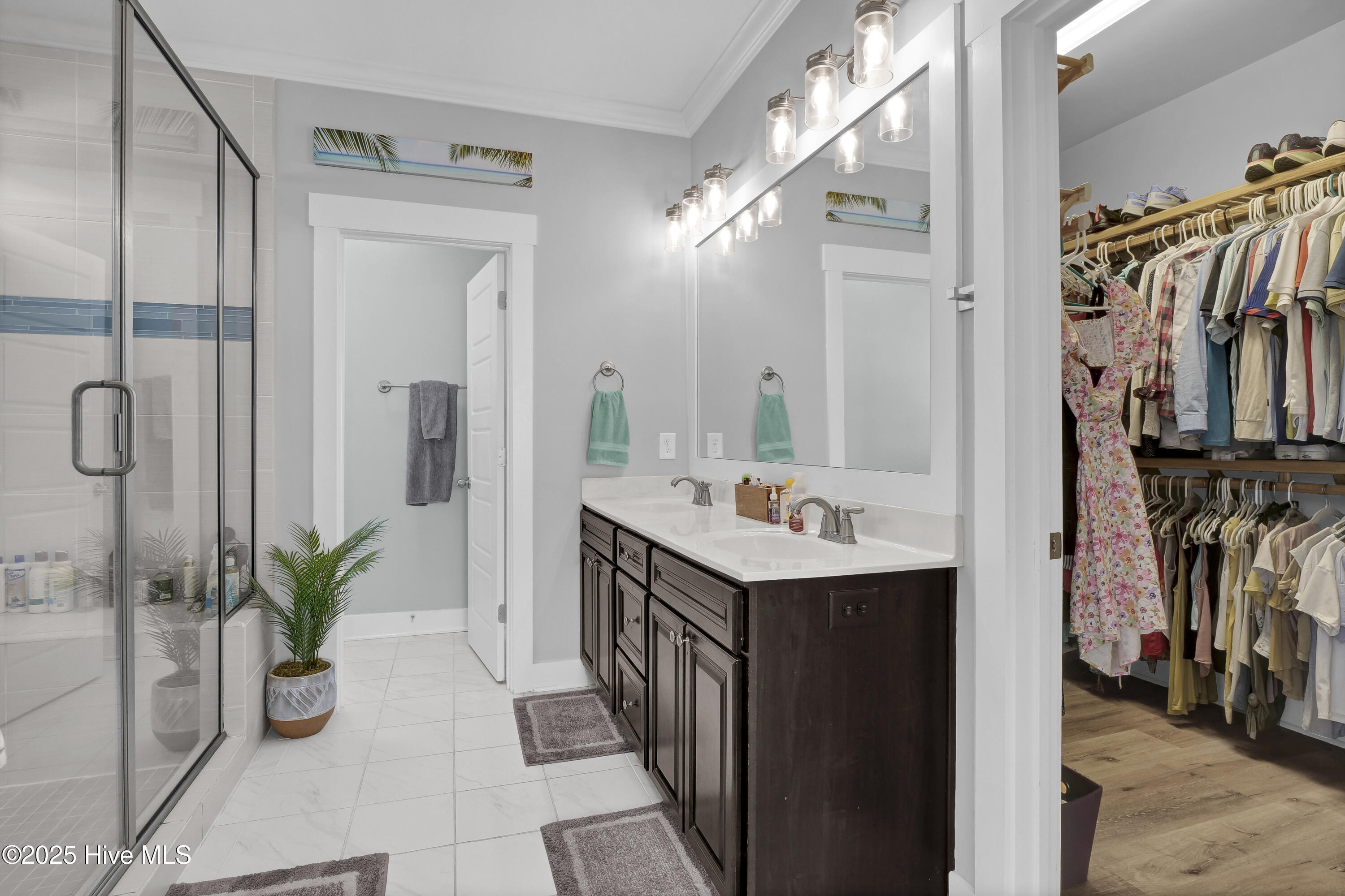 100538990 | Photo 15