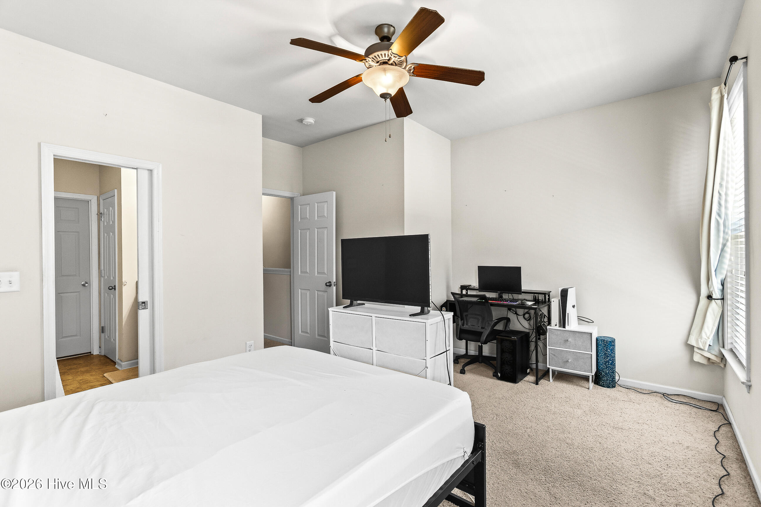 100561712 | Photo 15