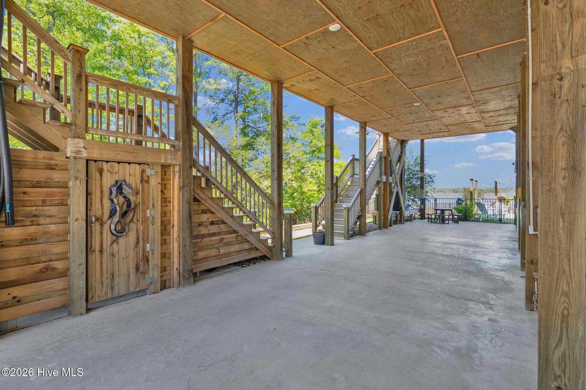 100569220 | Photo 44