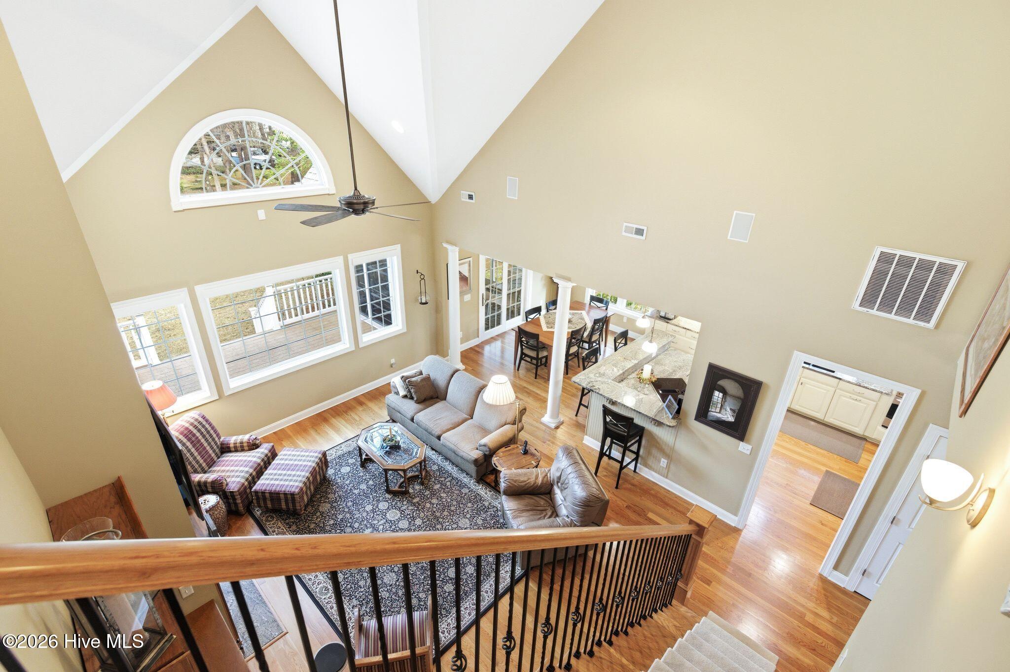 100564231 | Photo 25