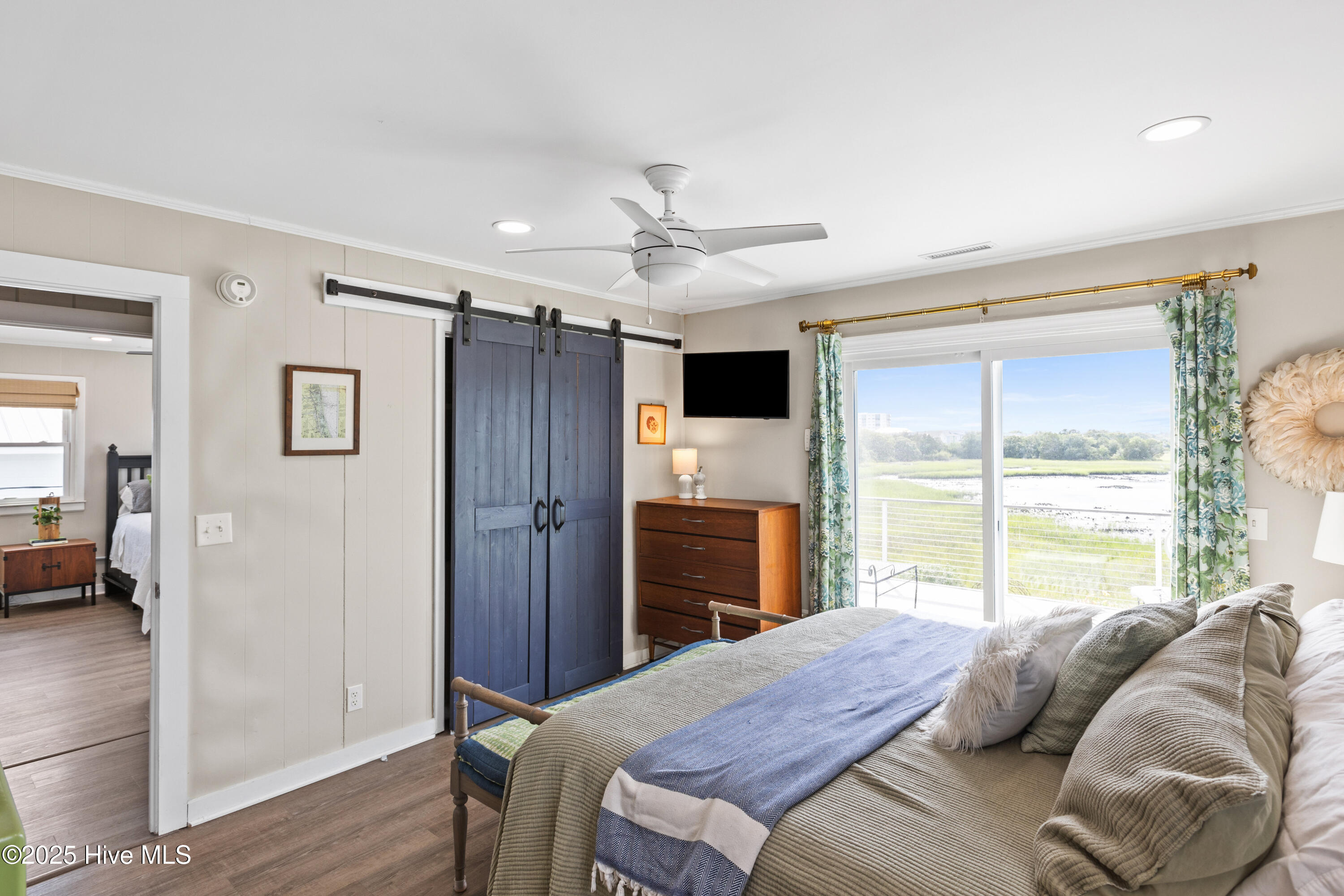 100567814 | Photo 25