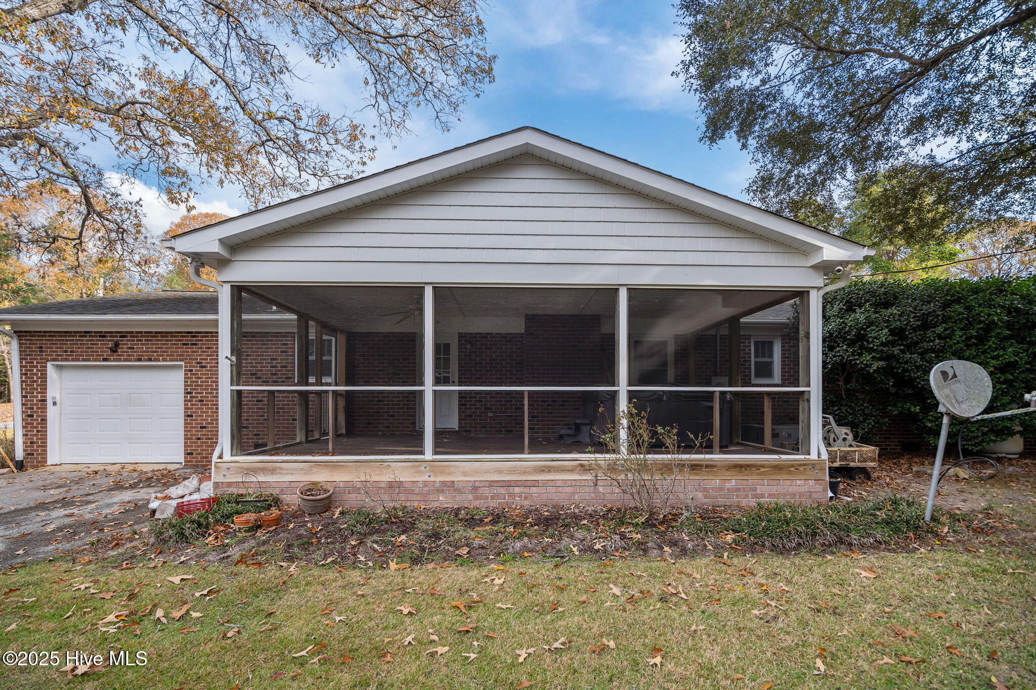 100542917 | Photo 38