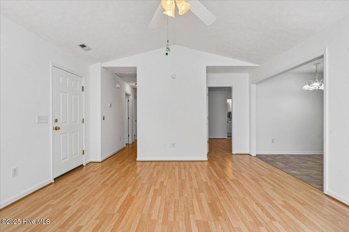 100531287 | Photo 10