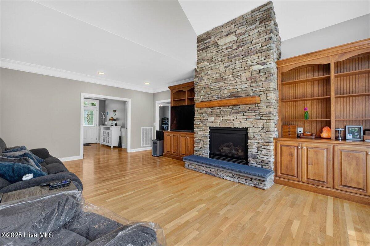 100530504 | Photo 11