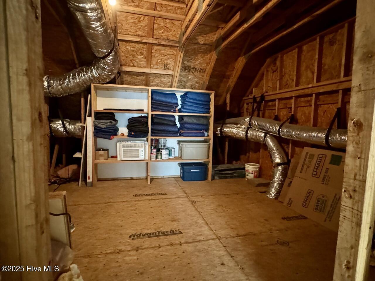 100540072 | Photo 15