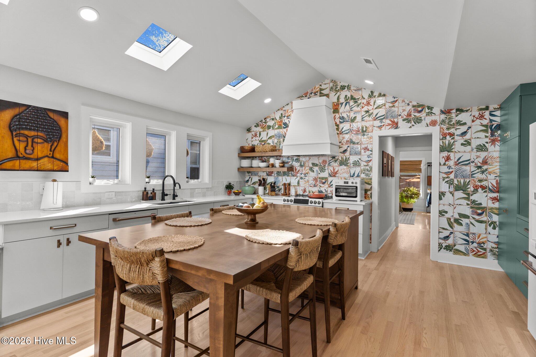 100557813 | Photo 11