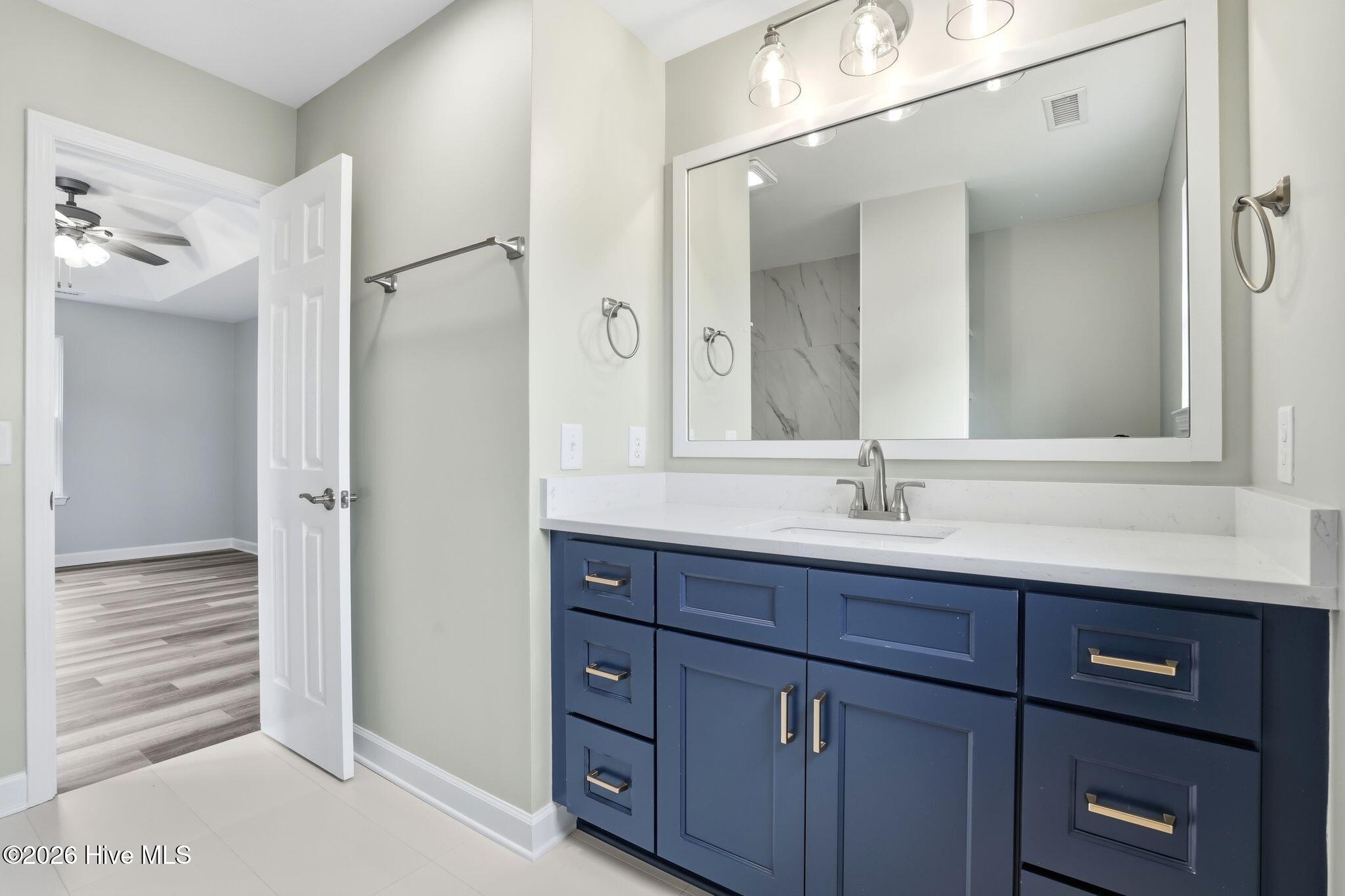 100557093 | Photo 51