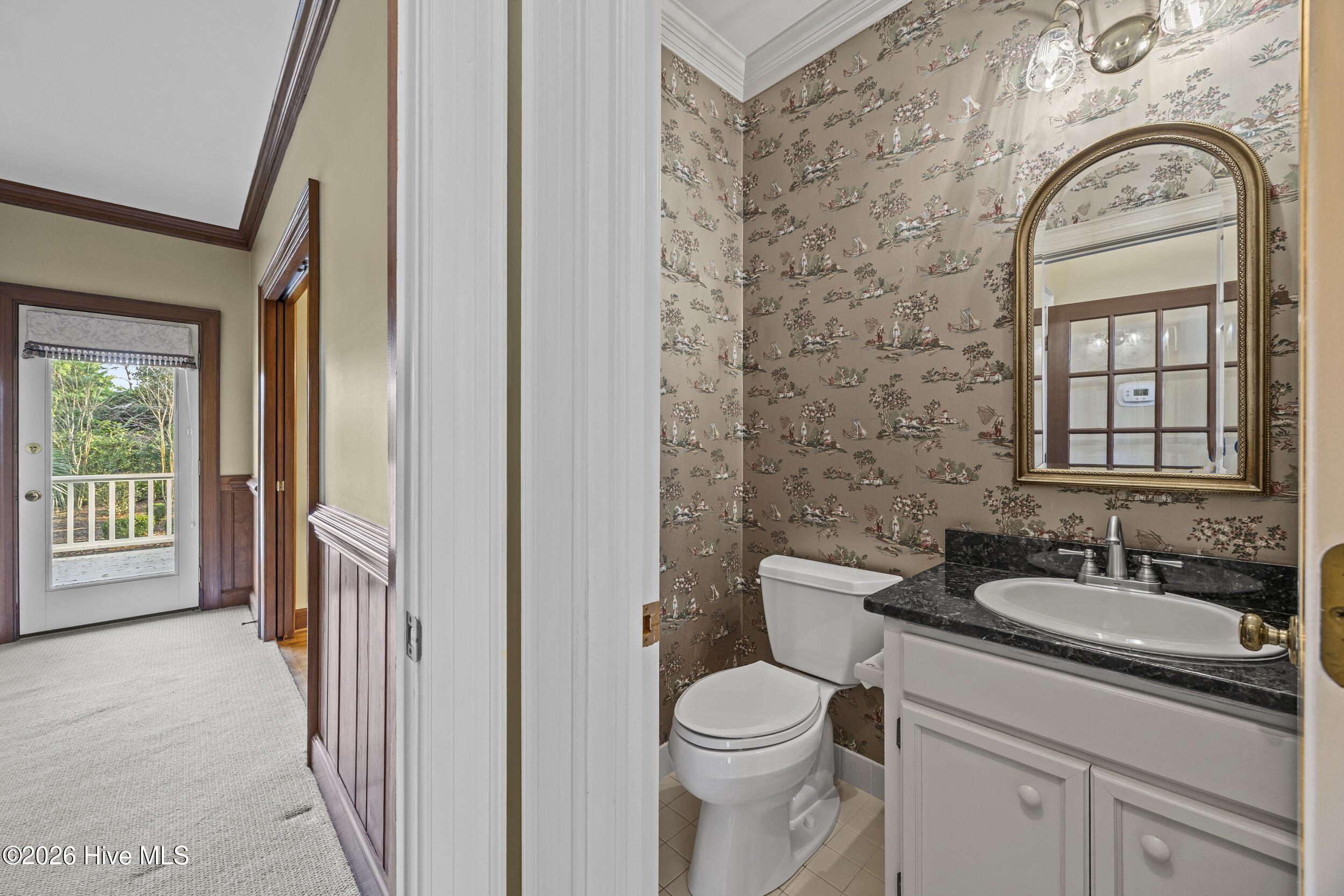 100560704 | Photo 36