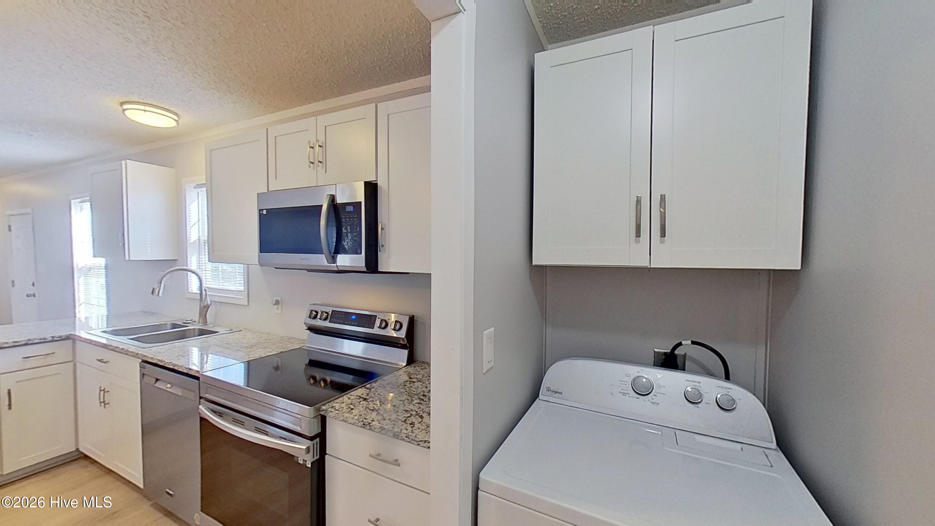 100550618 | Photo 11