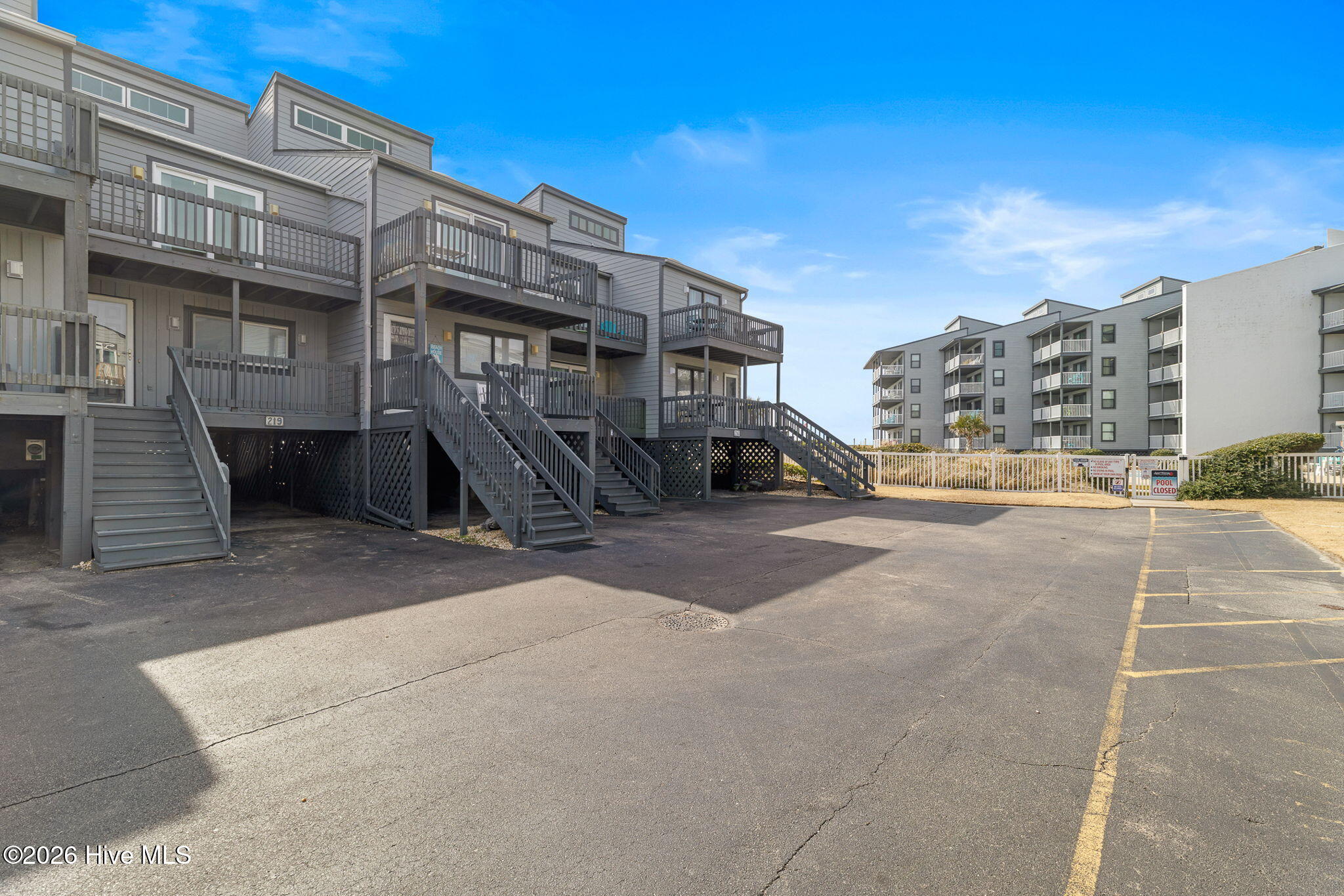 100555700 | Photo 34