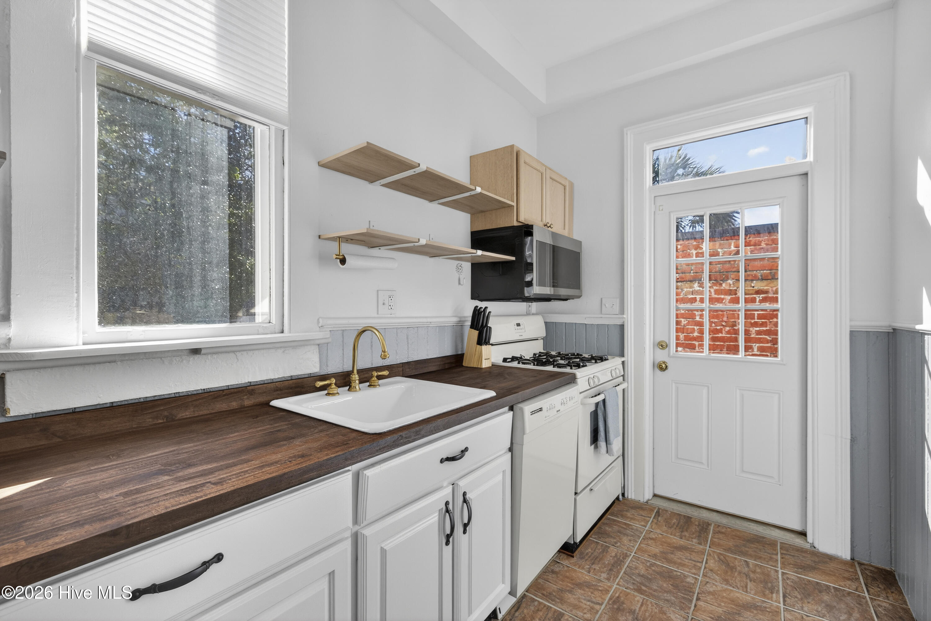 100555713 | Photo 16