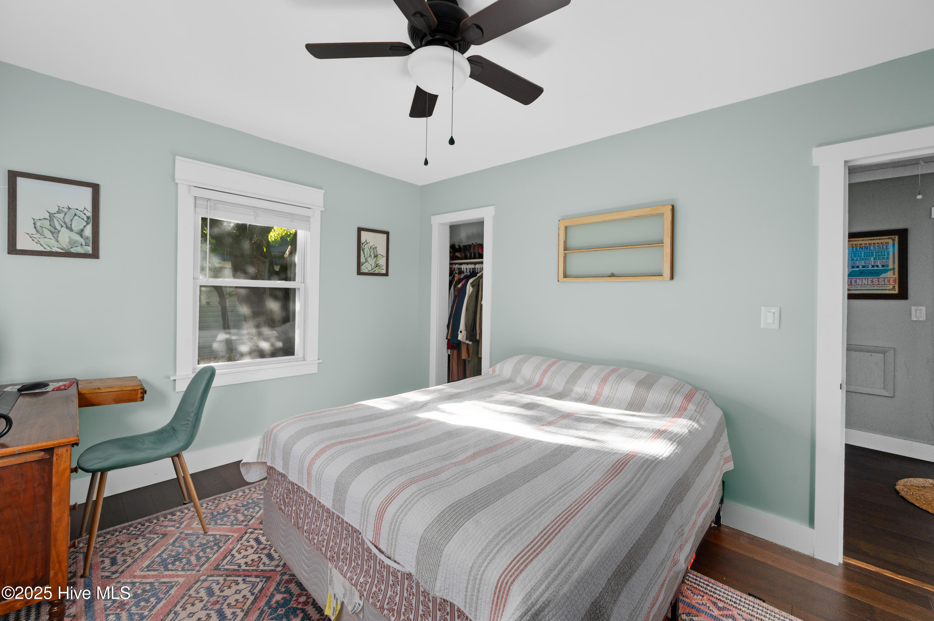 100542345 | Photo 23