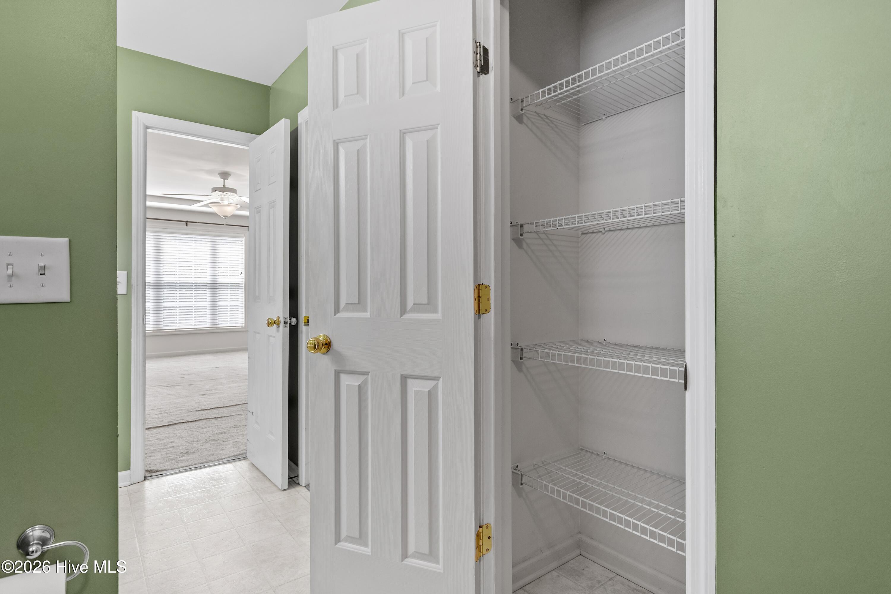 100569174 | Photo 23