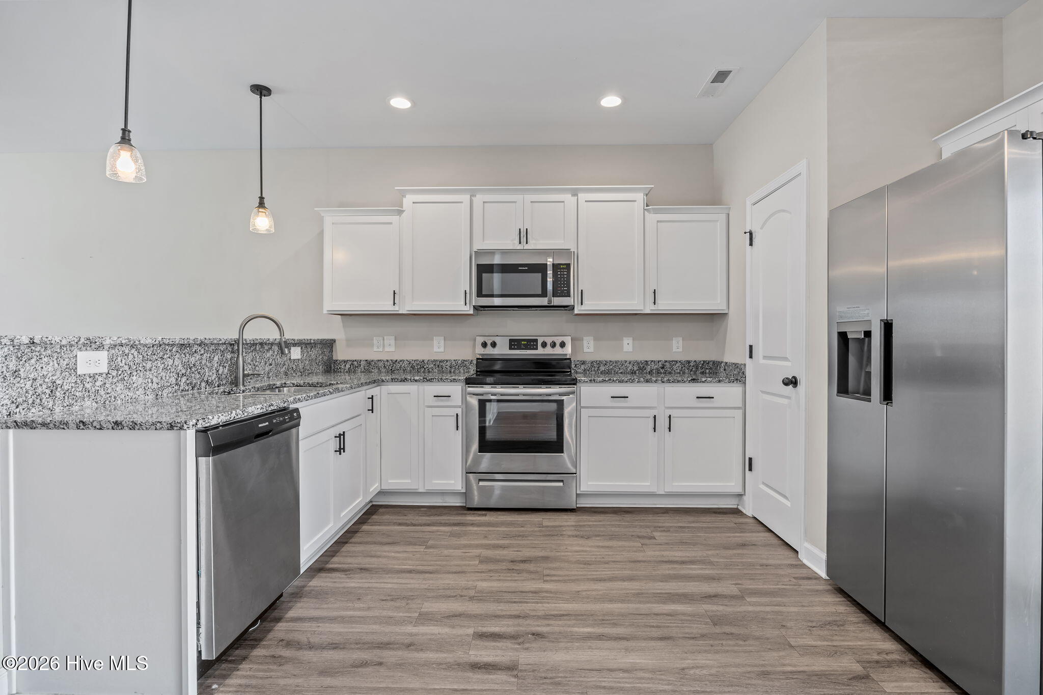 100566245 | Photo 10