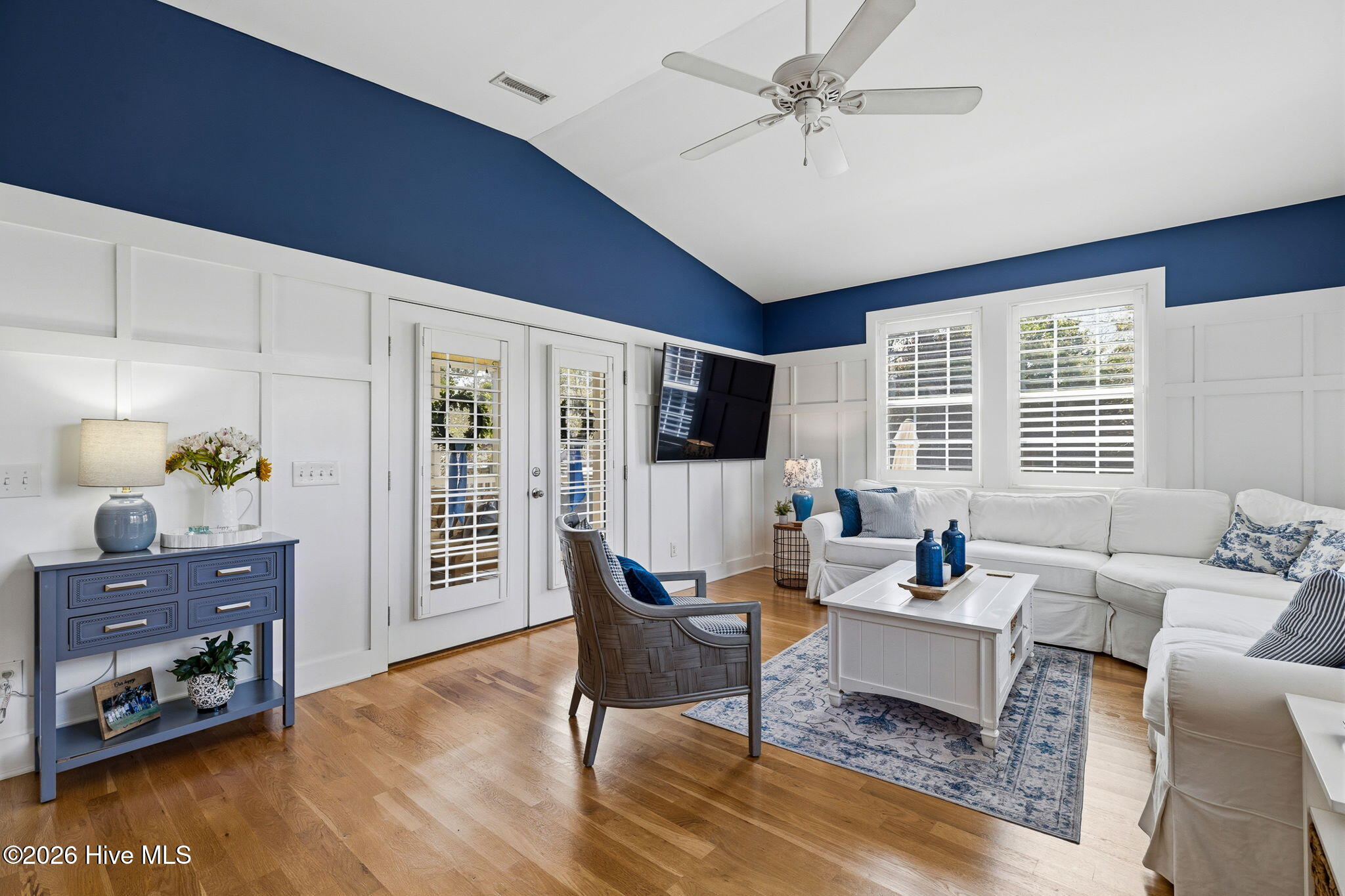 100561515 | Photo 43