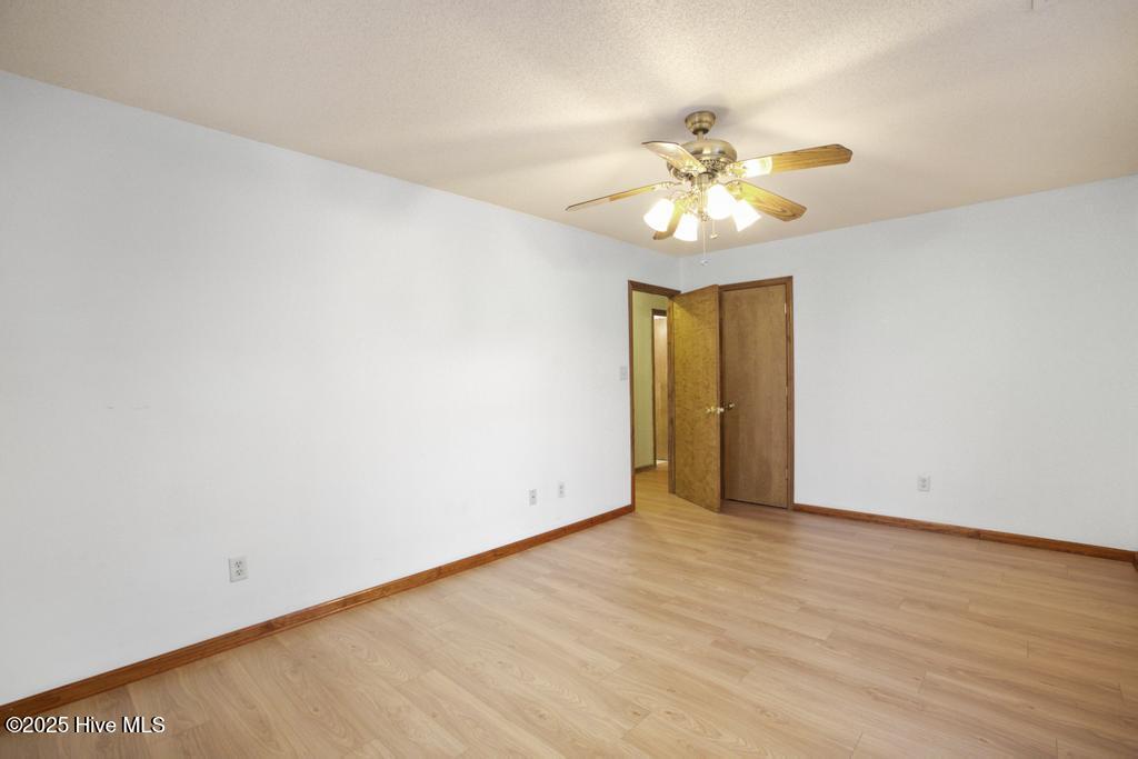 100545195 | Photo 22