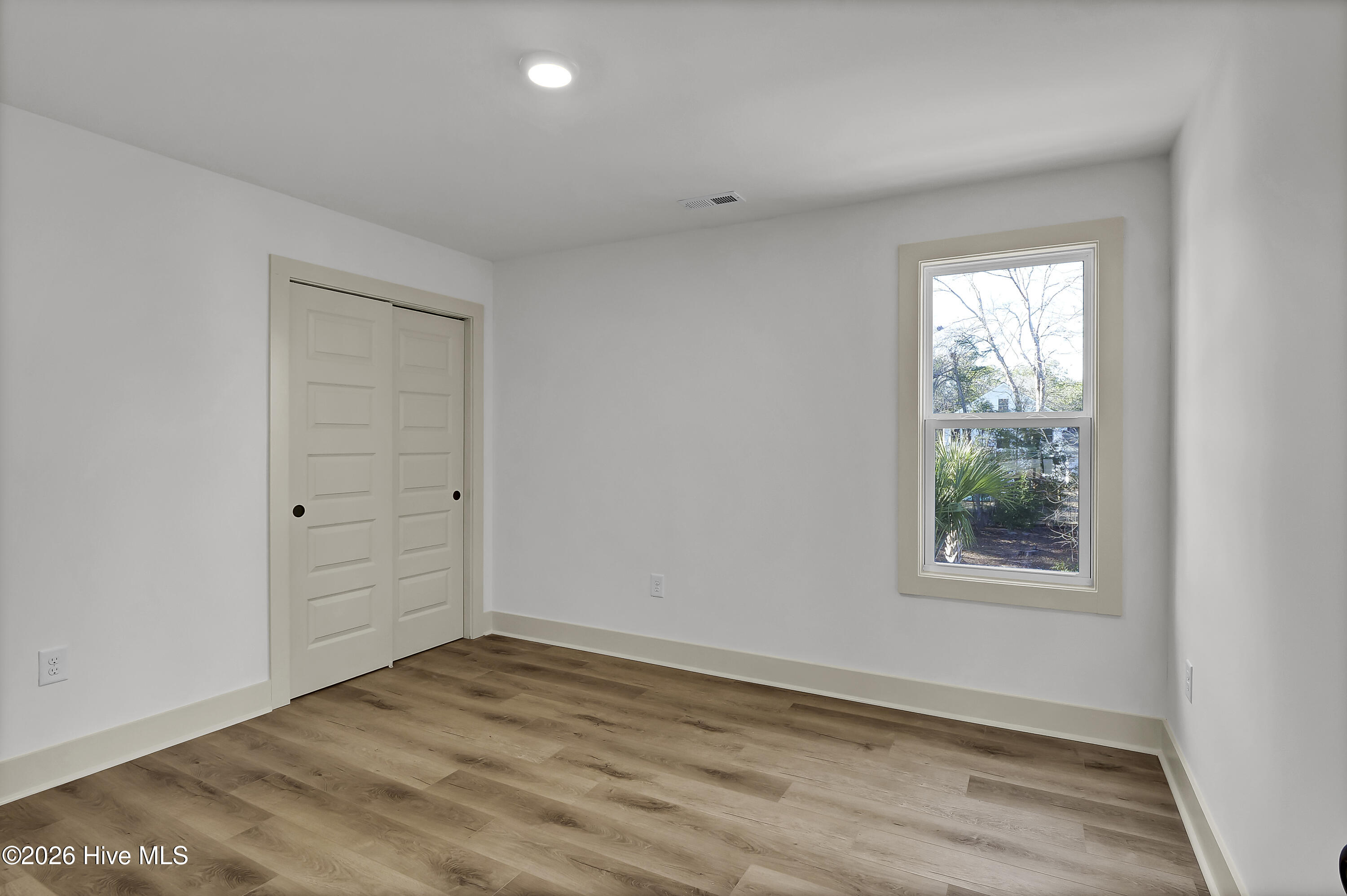 100549345 | Photo 24