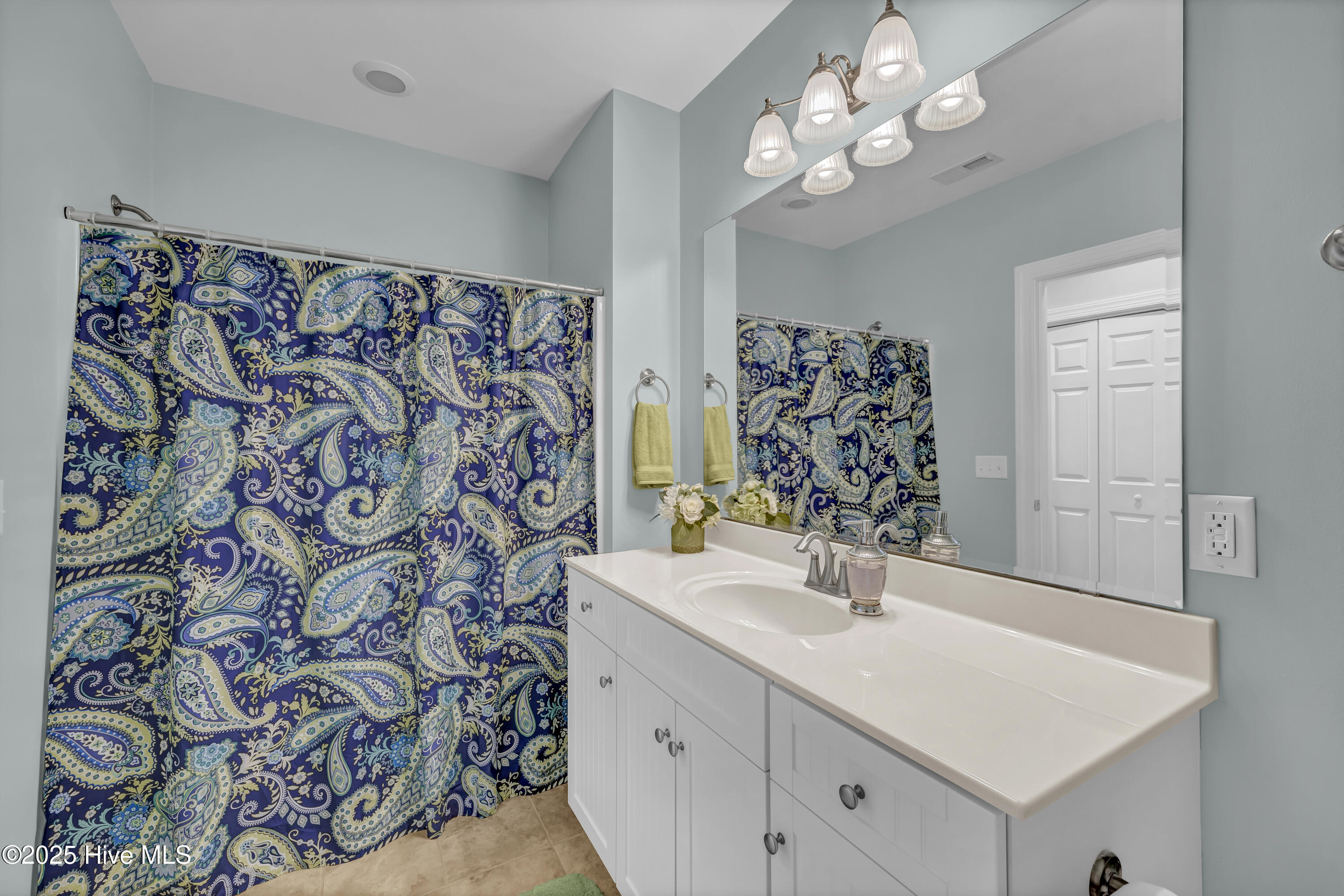 100551709 | Photo 23