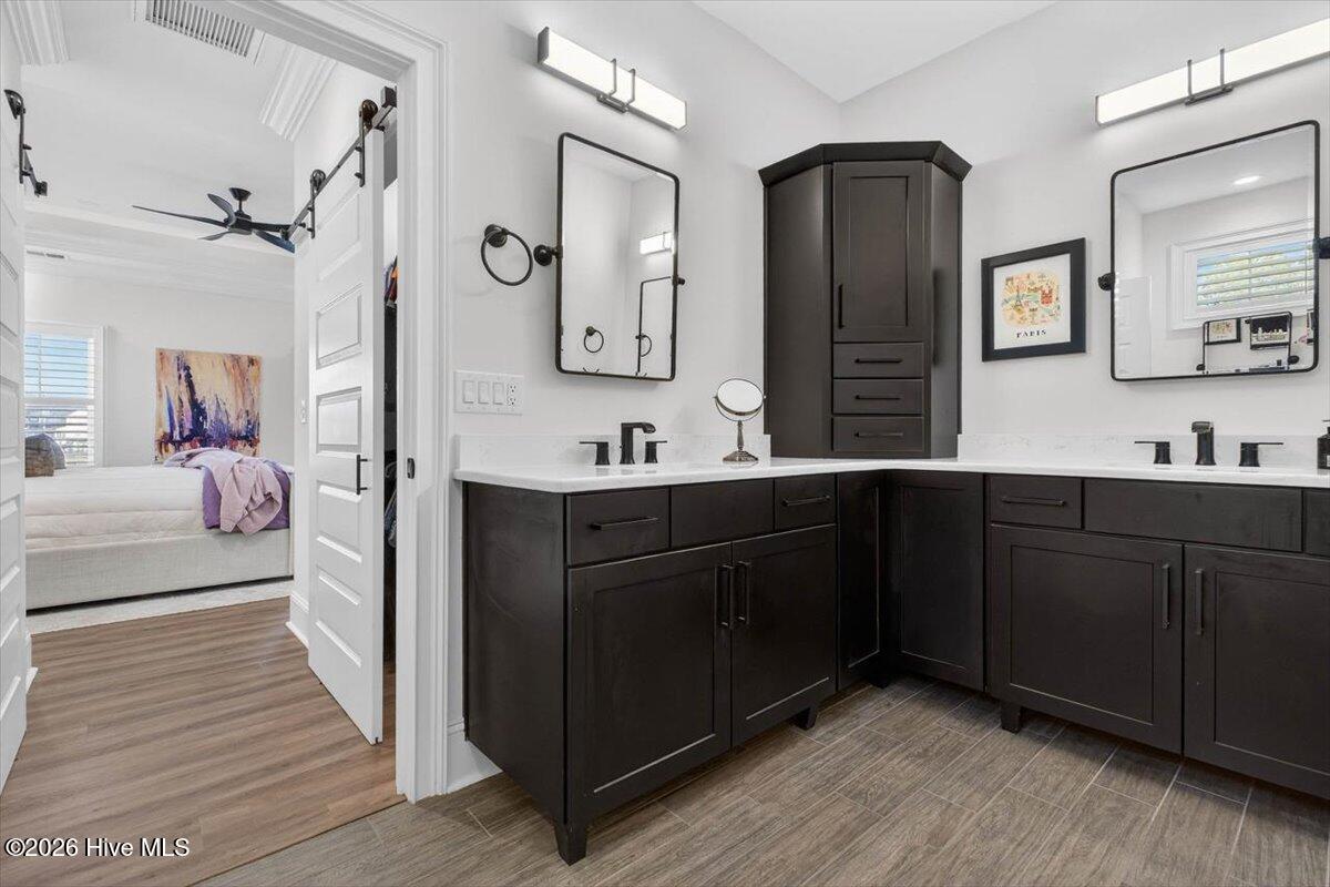 100548349 | Photo 45