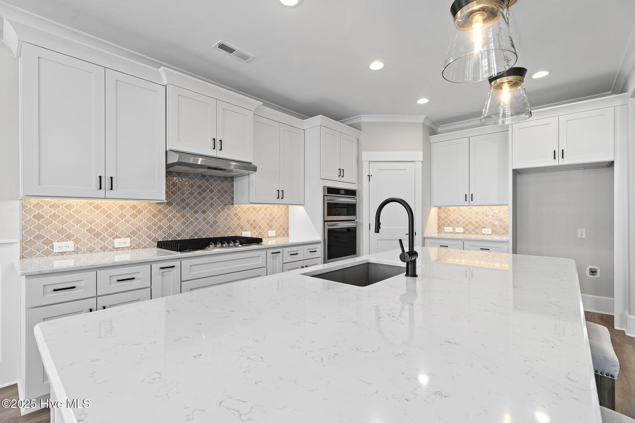 100522532 | Photo 21