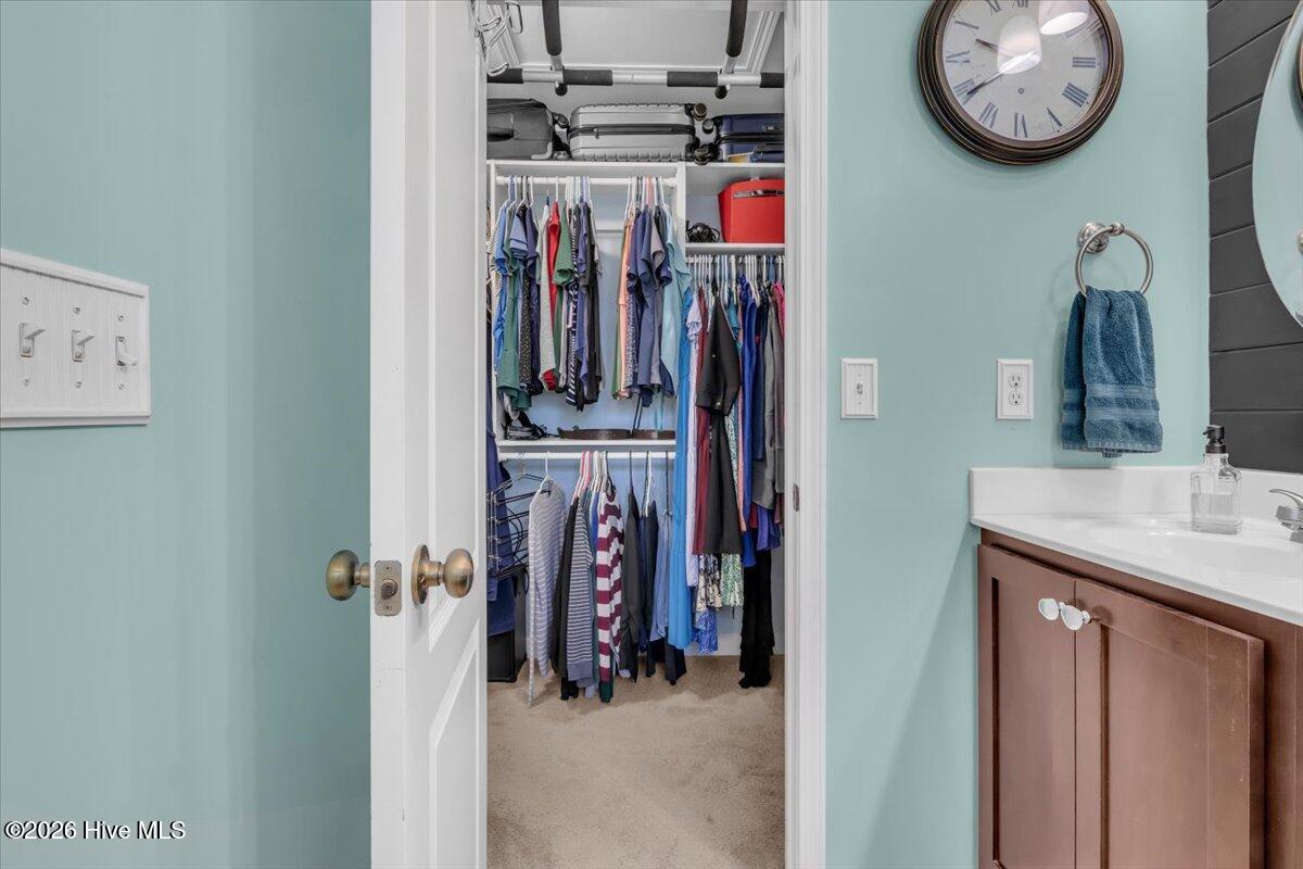 100567099 | Photo 24