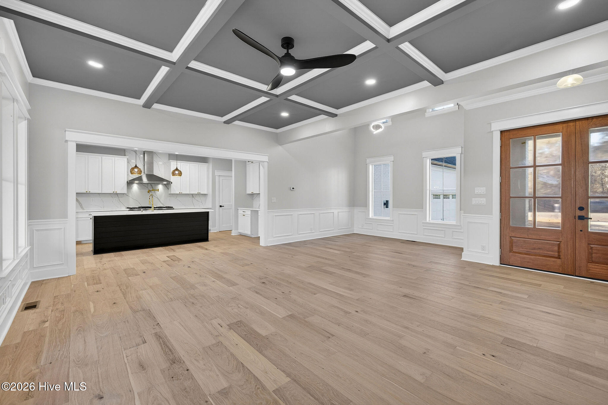 100548792 | Photo 16