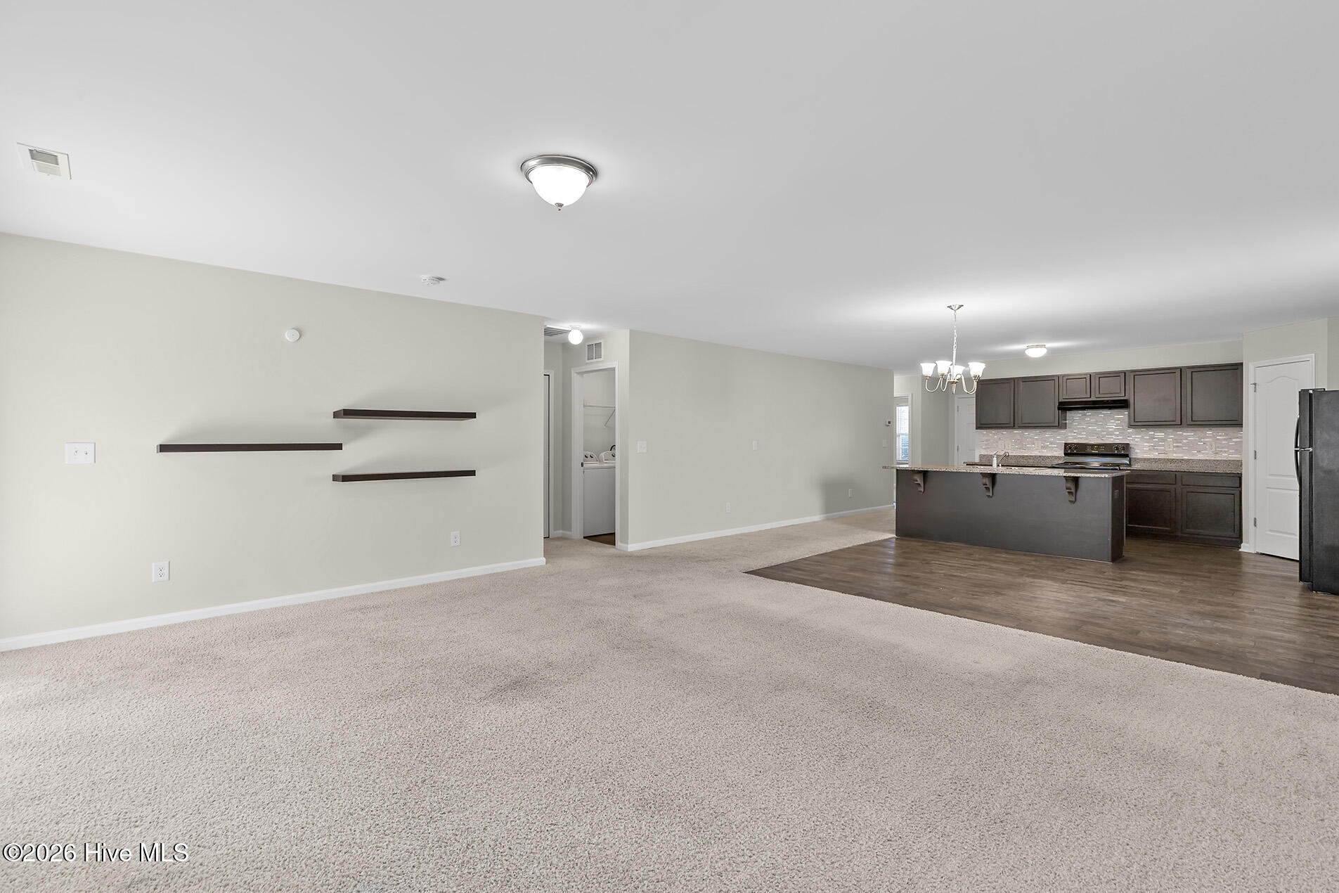 100547930 | Photo 14