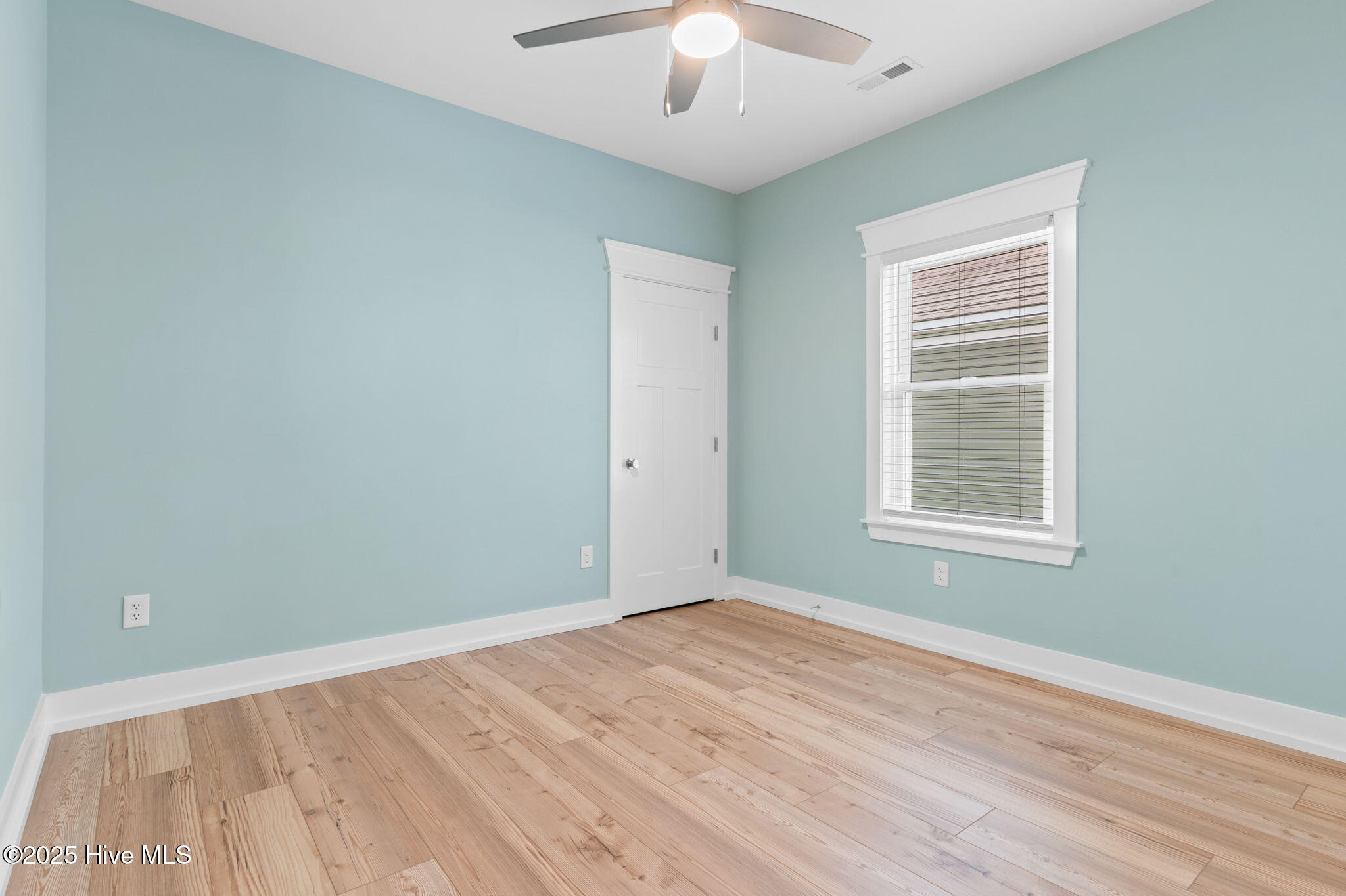 100524435 | Photo 16