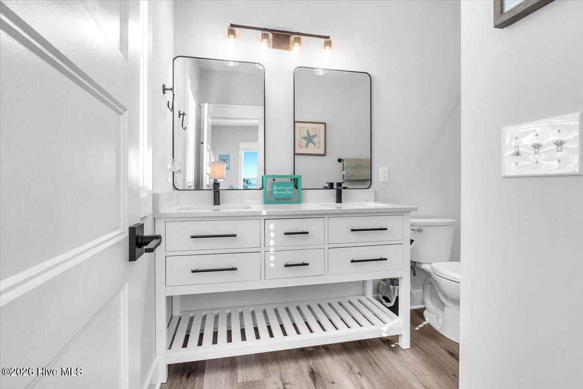 100565716 | Photo 33