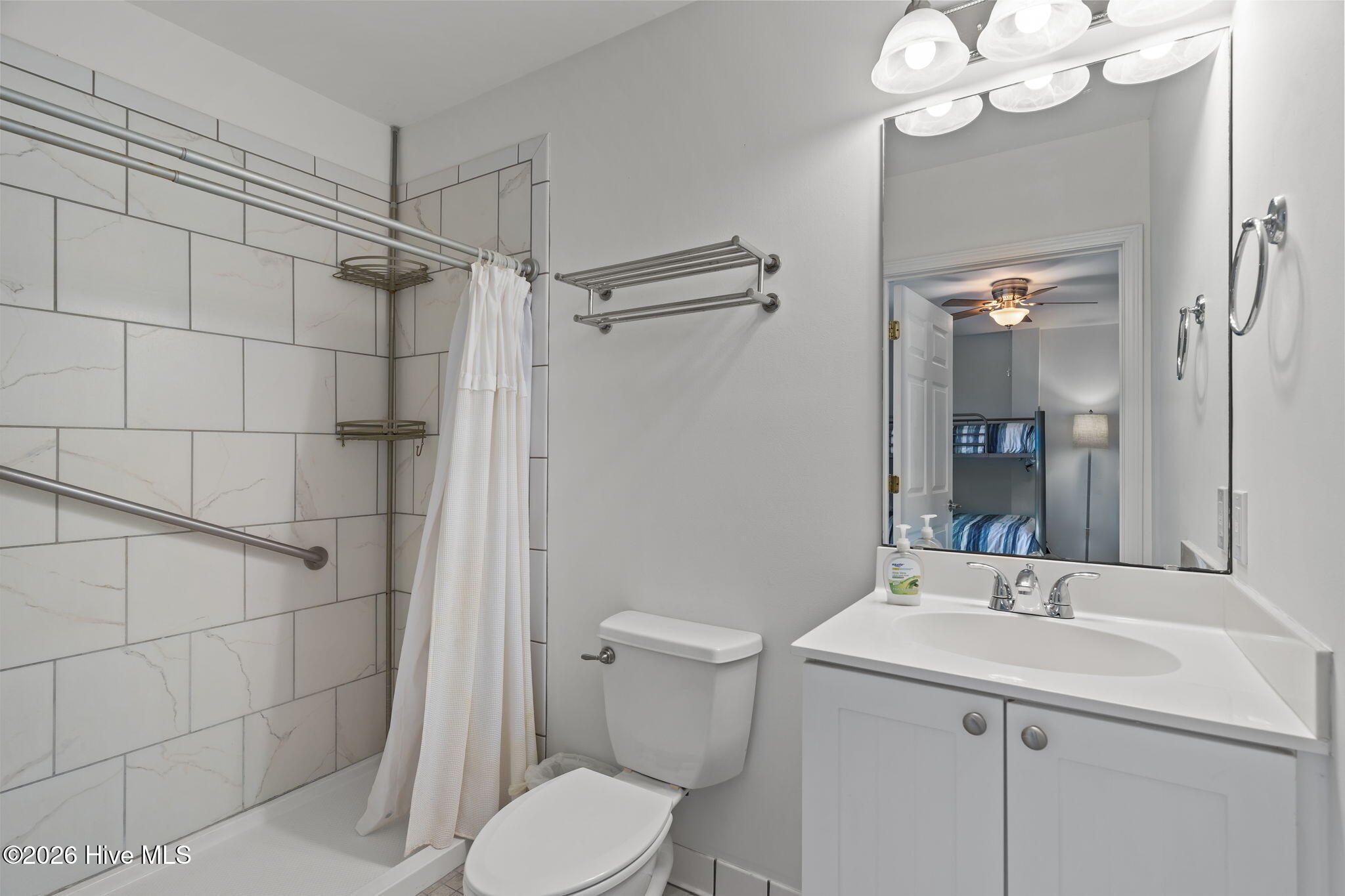 100563044 | Photo 12