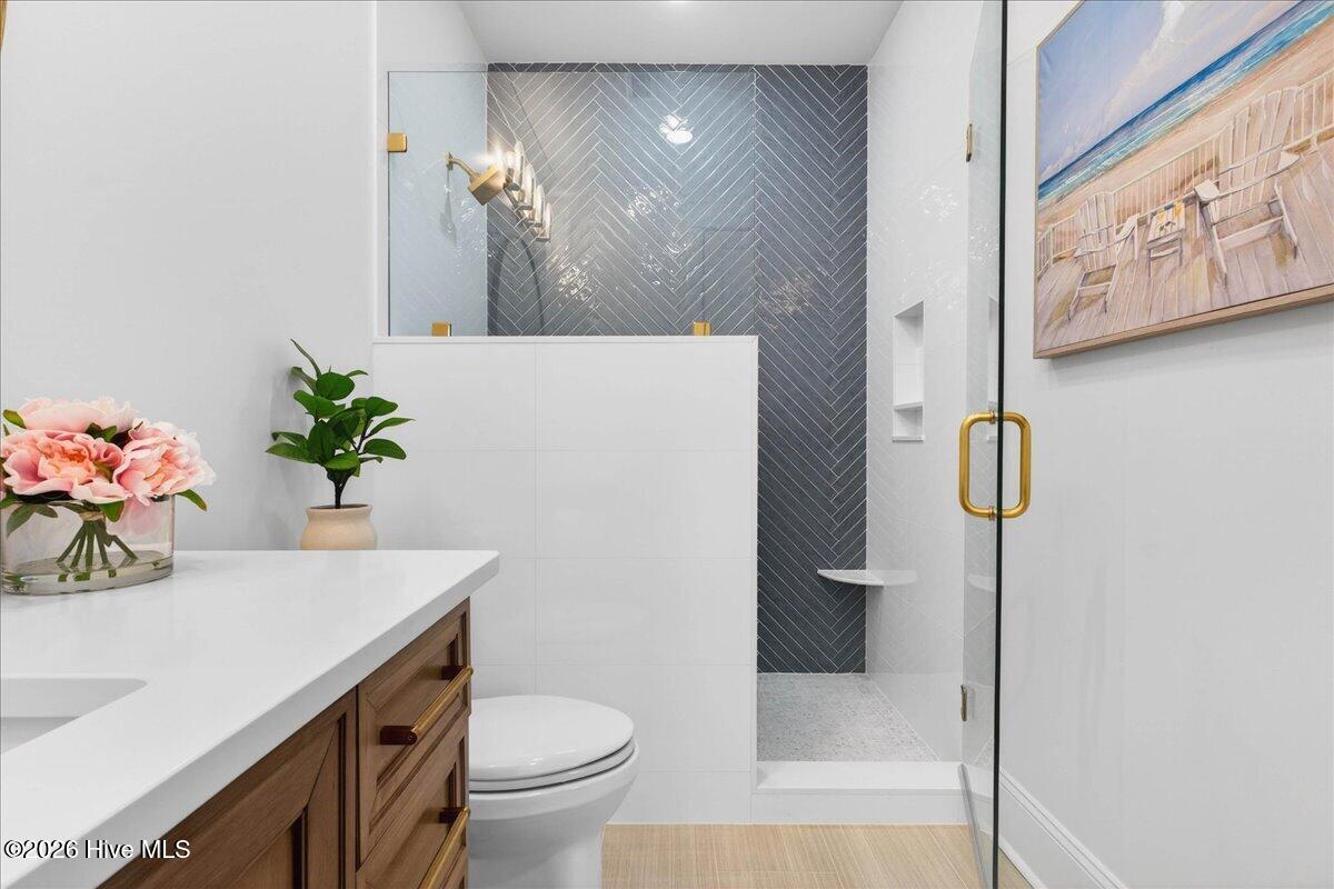 100543299 | Photo 50