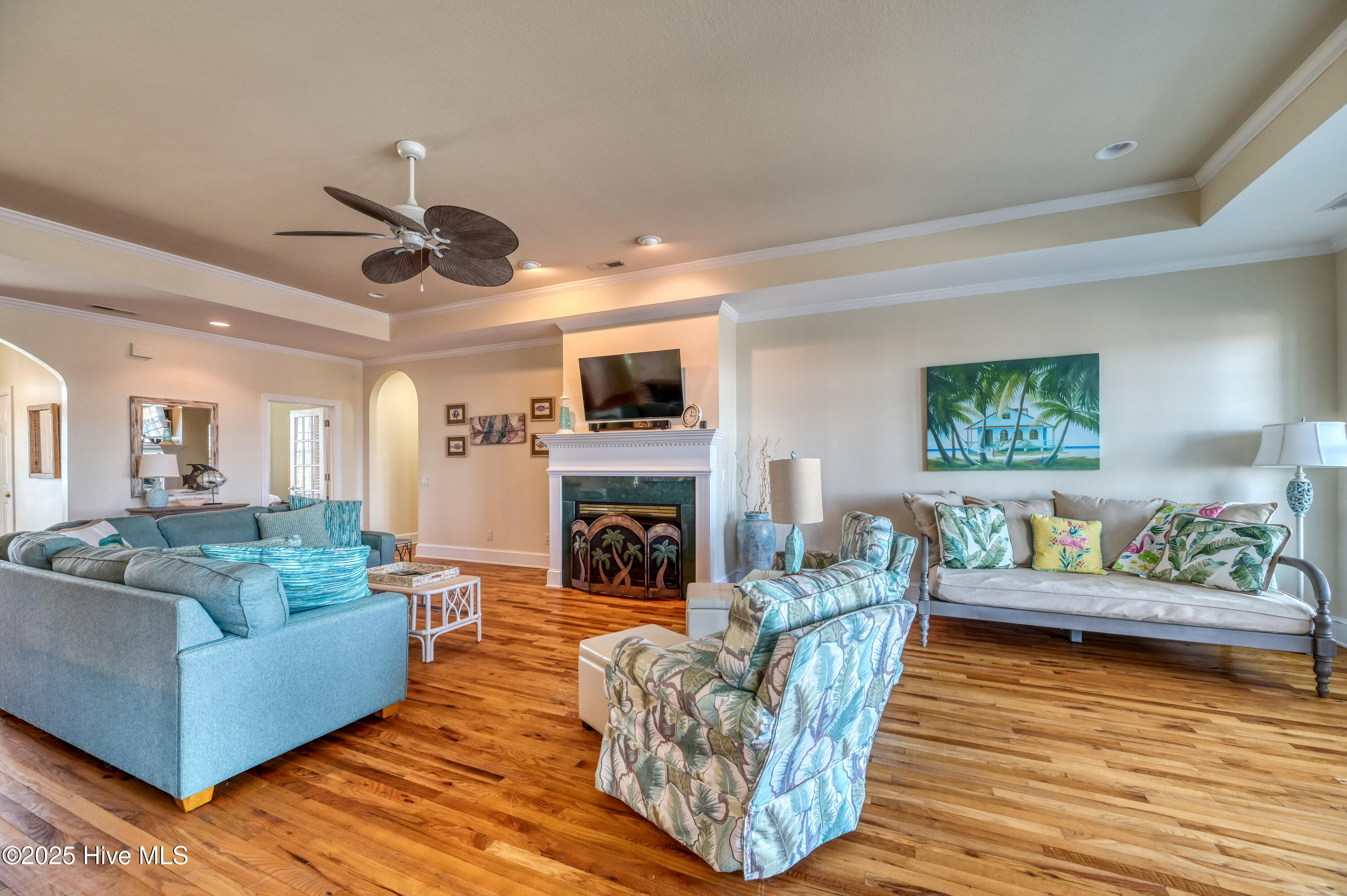 40 Sailview Drive, North Topsail Beach, NC 28460 – photo 13: Living room 4
