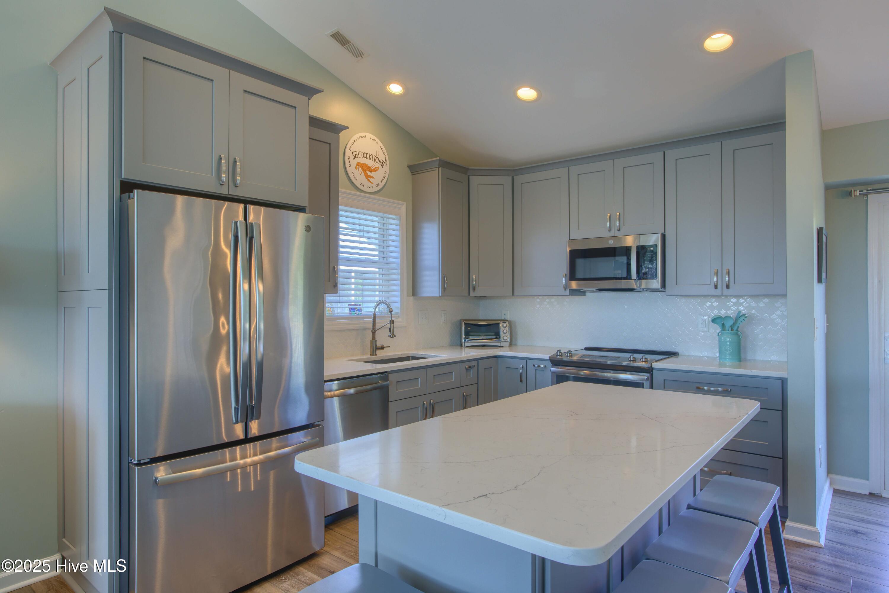 100524182 | Photo 23