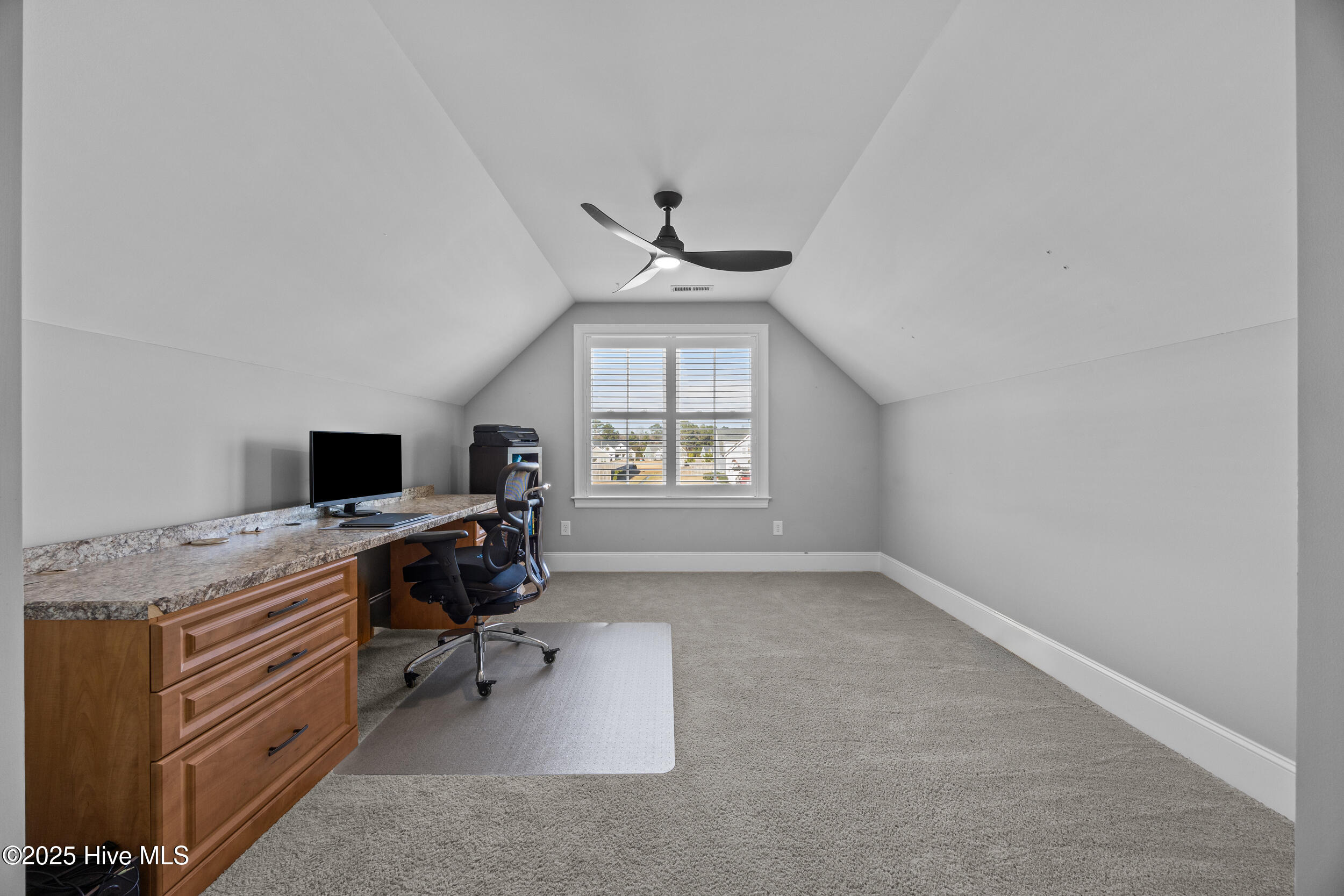 100545098 | Photo 27