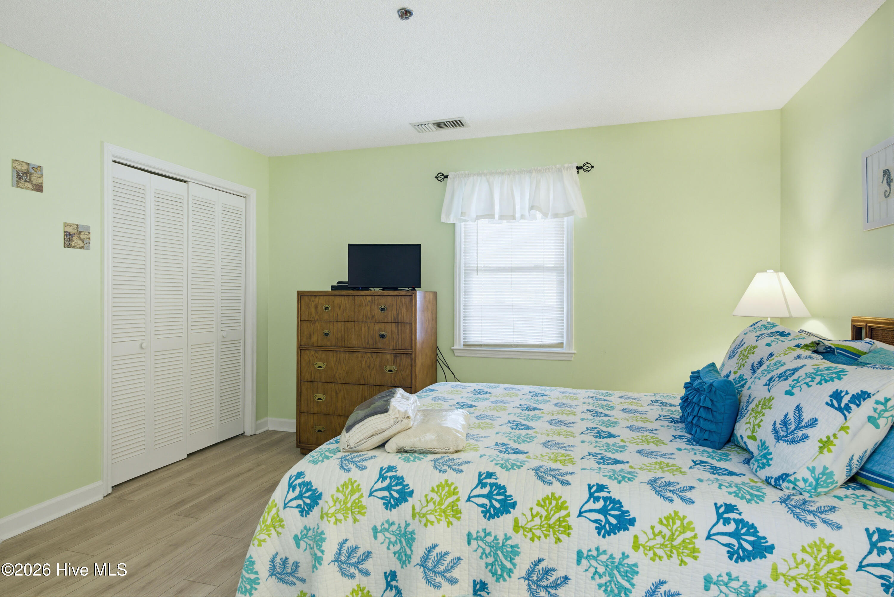 100566316 | Photo 22