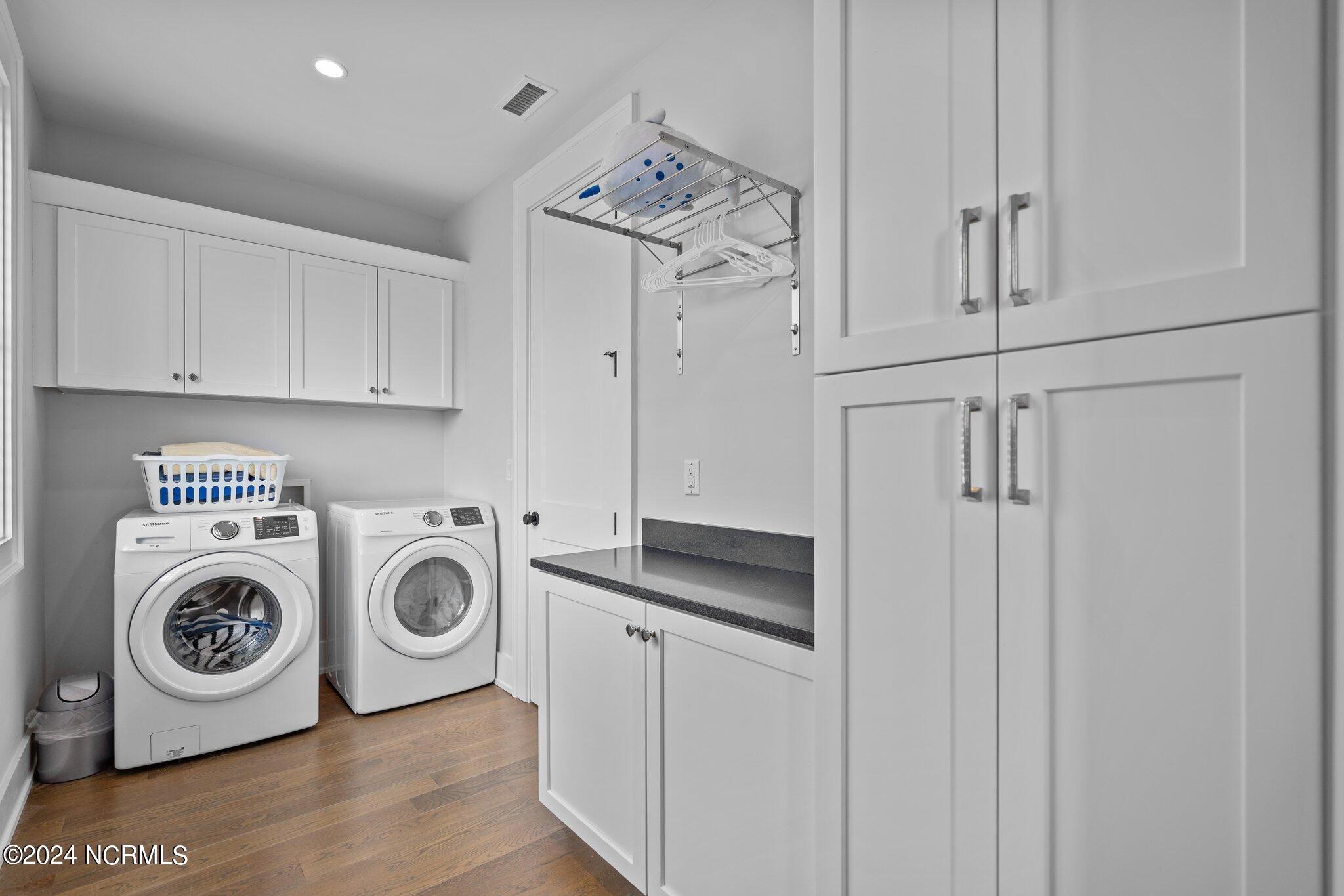 100556324 | Photo 28