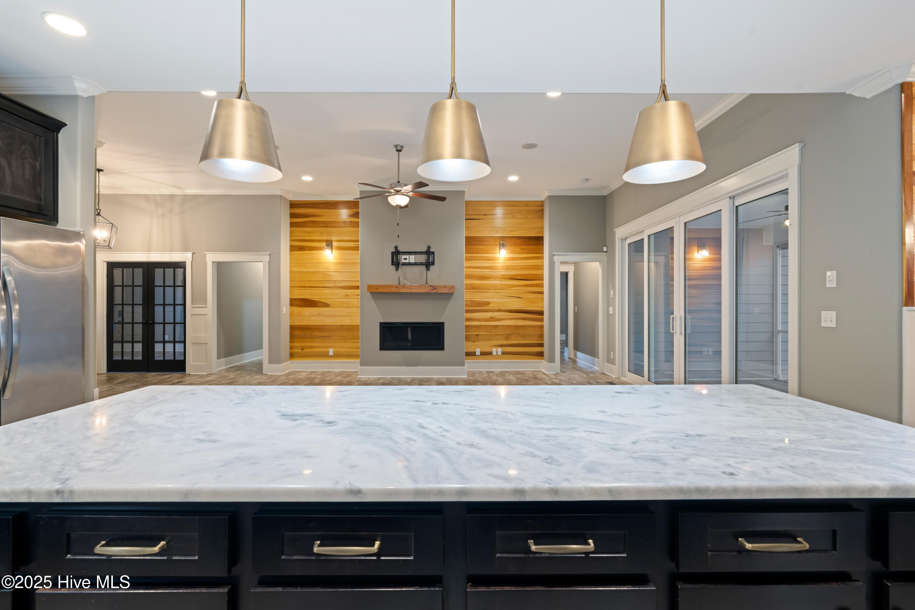 100543866 | Photo 14