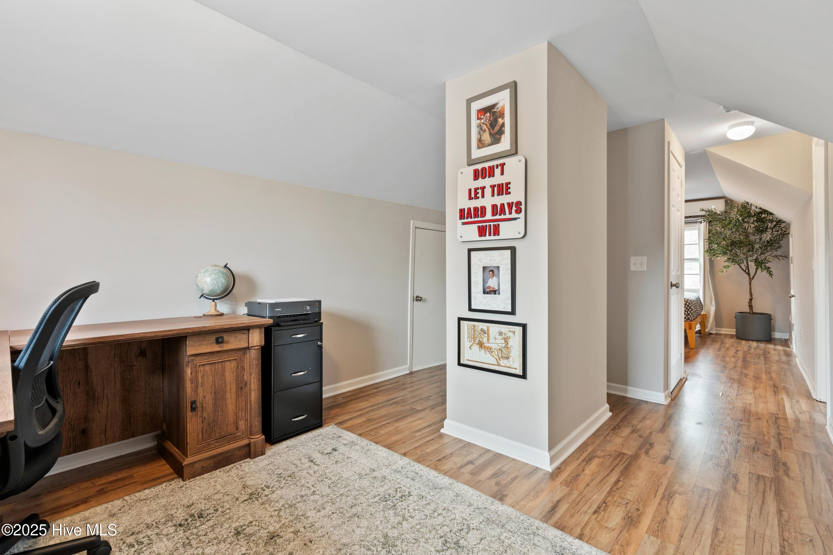 100546242 | Photo 25