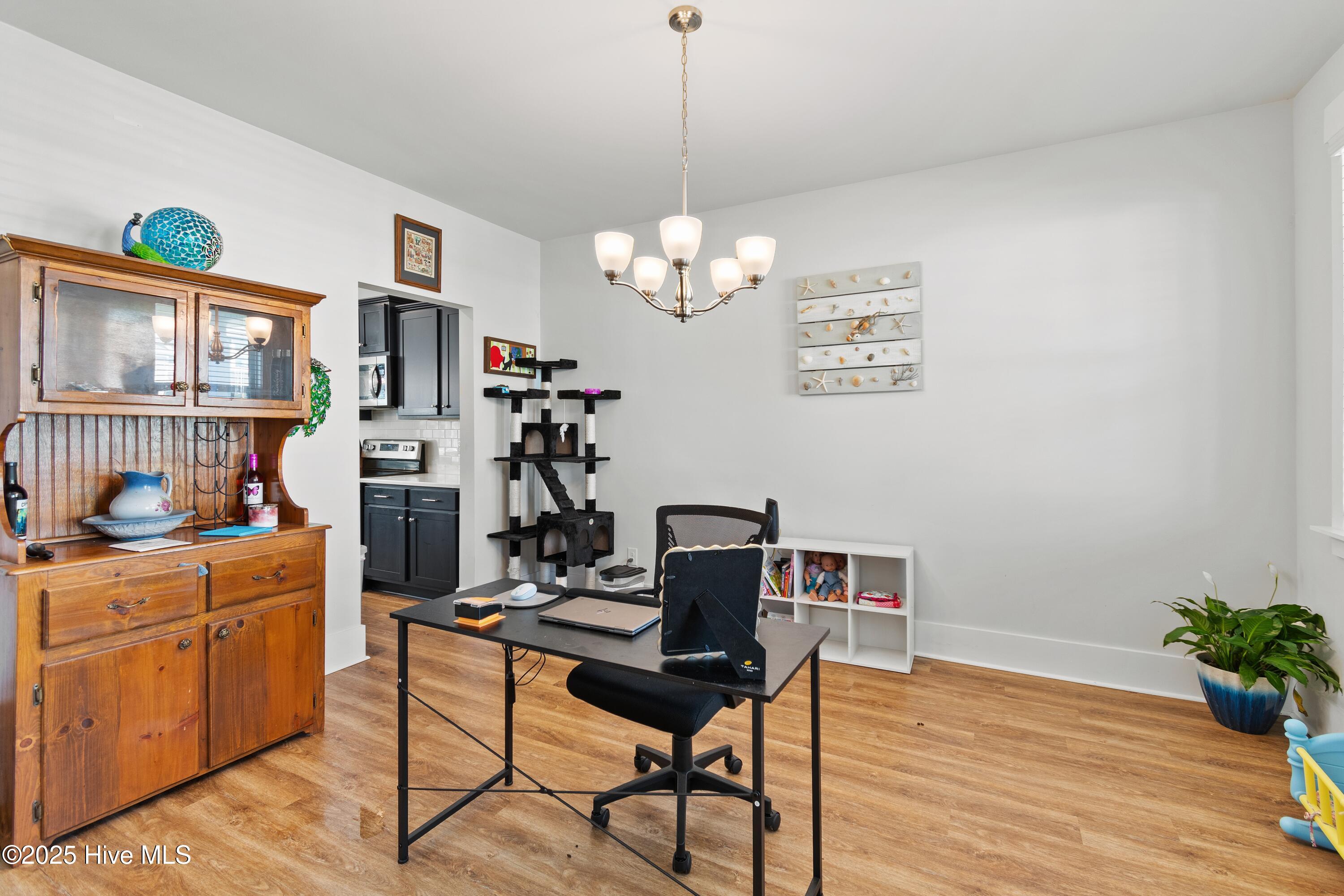 100497017 | Photo 12