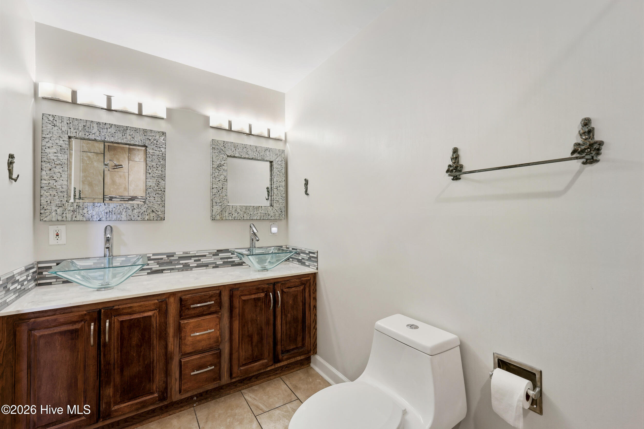 100569323 | Photo 25