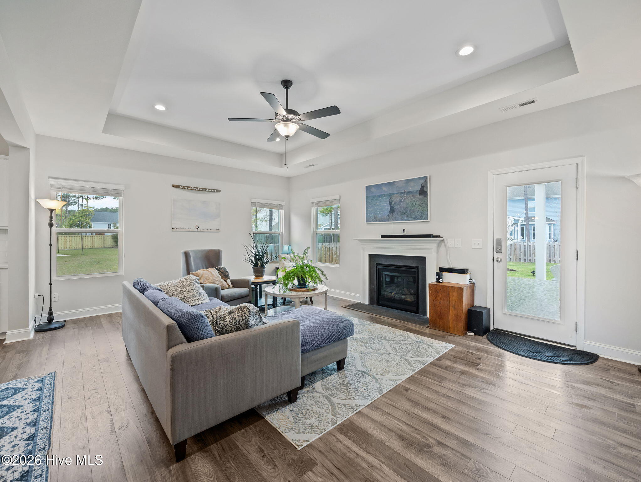 100562979 | Photo 12