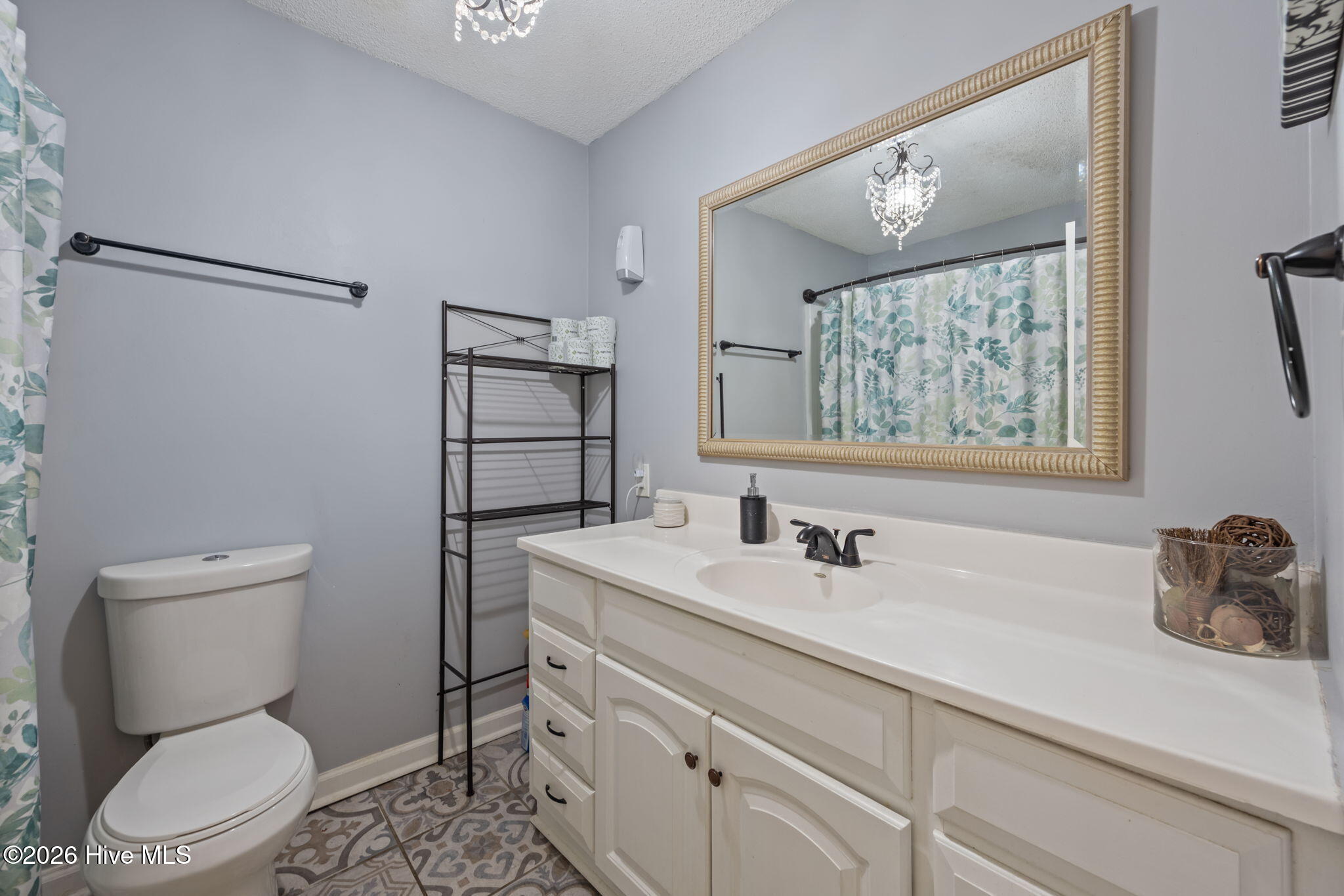 100569028 | Photo 43