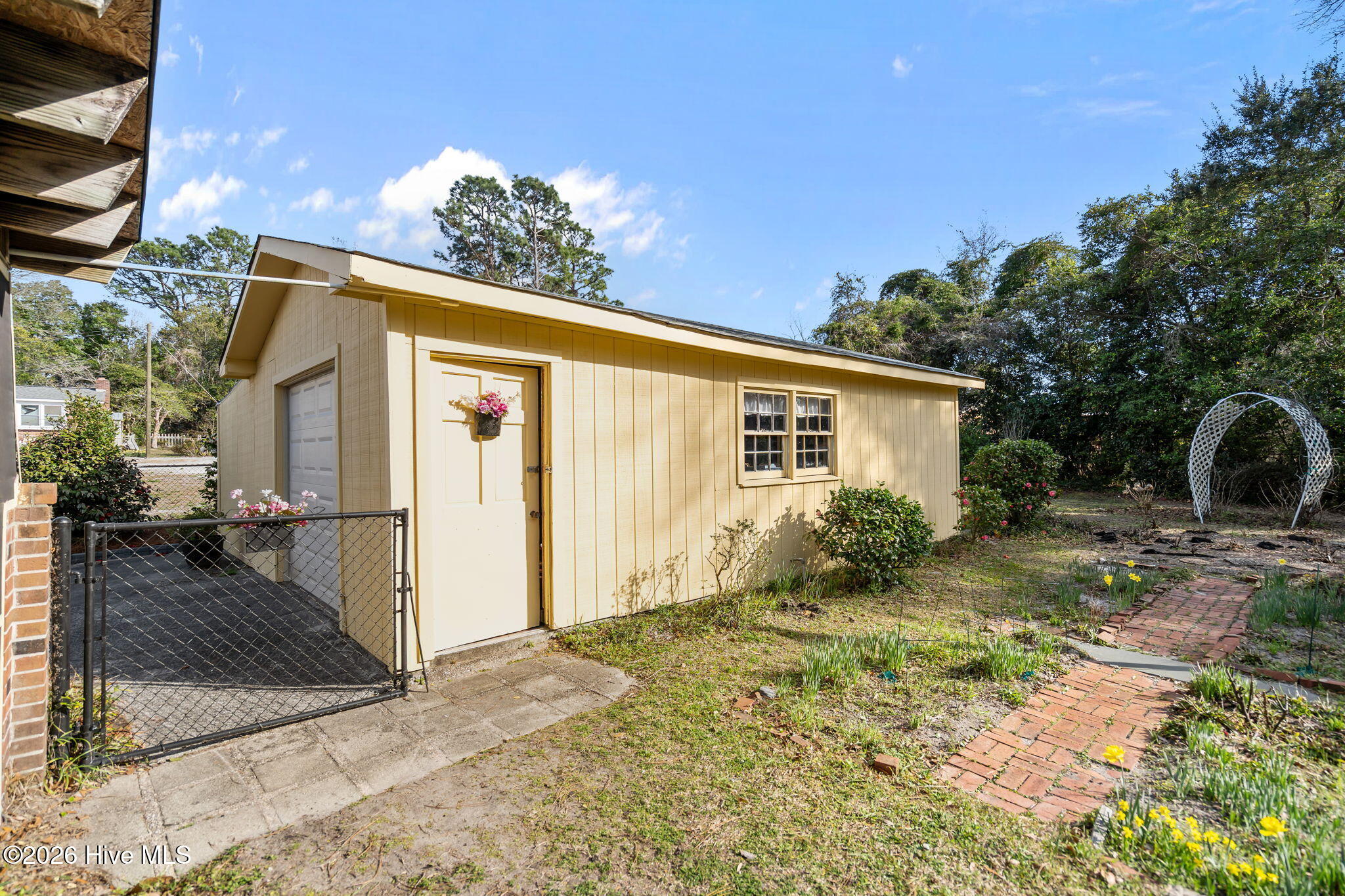 100558316 | Photo 42