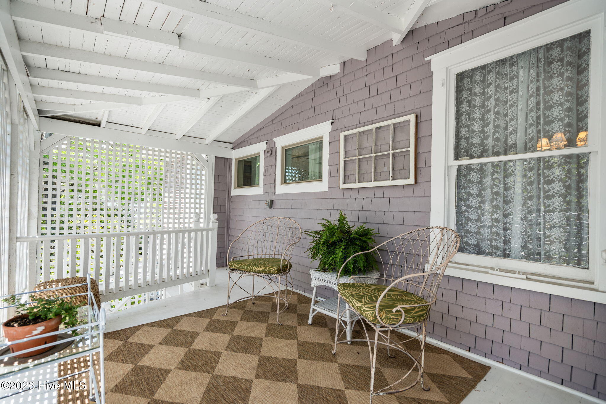 100566277 | Photo 35