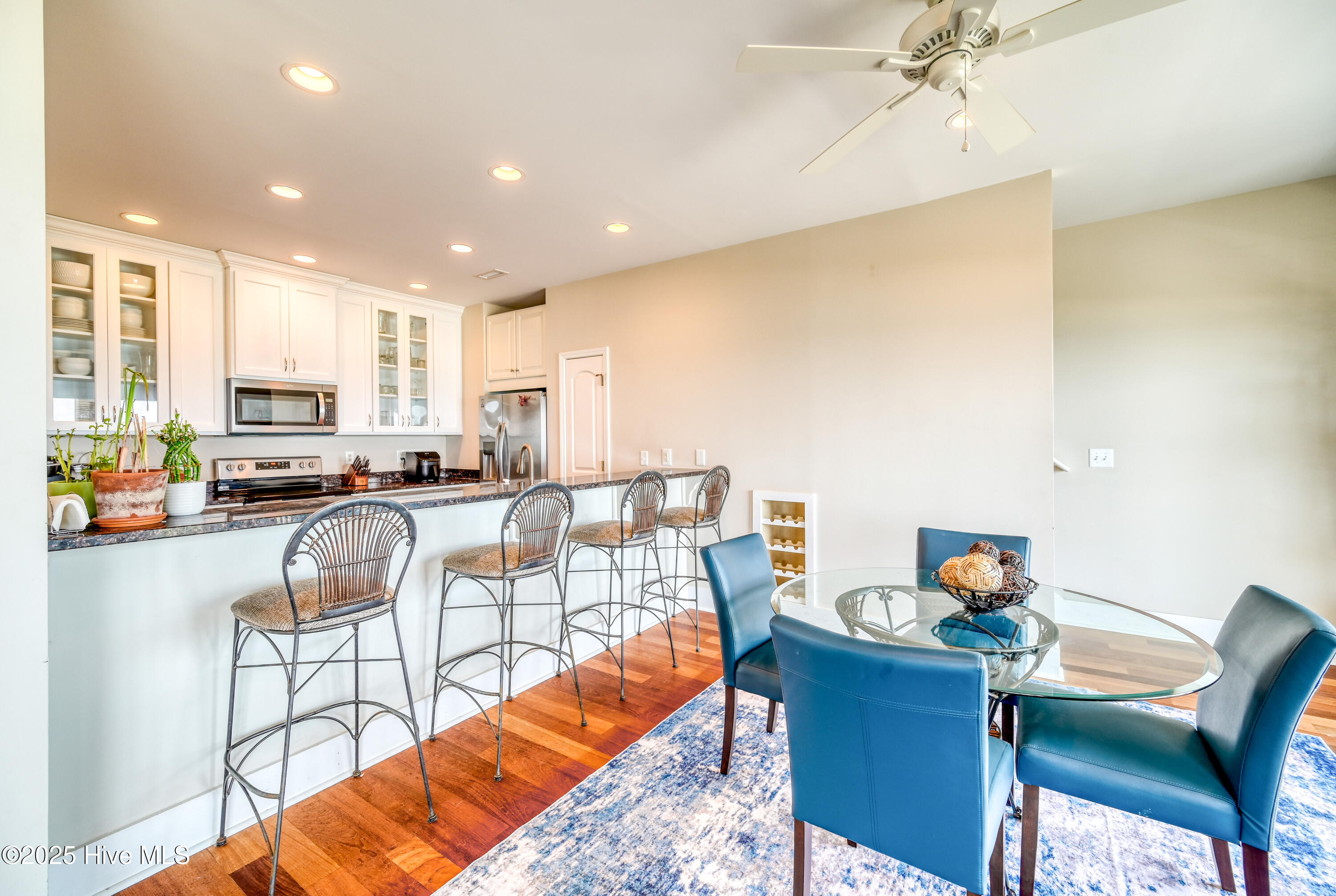 100524834 | Photo 22