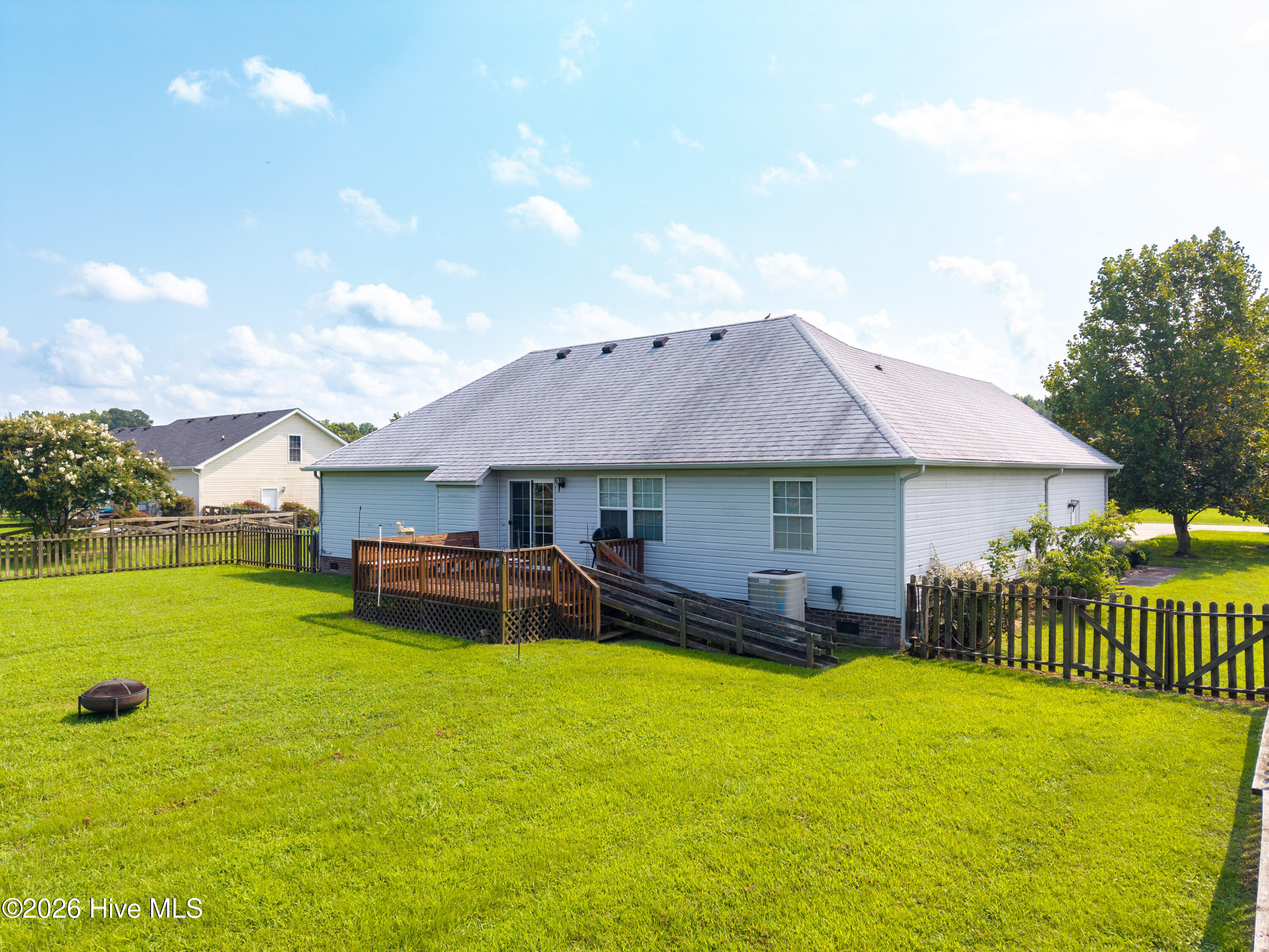 Photo 5 of Single family home for sale at 211 Smith Dr, Camden, NC 27921 | MLS# 100595907 | Listing updated on 2026-09-04