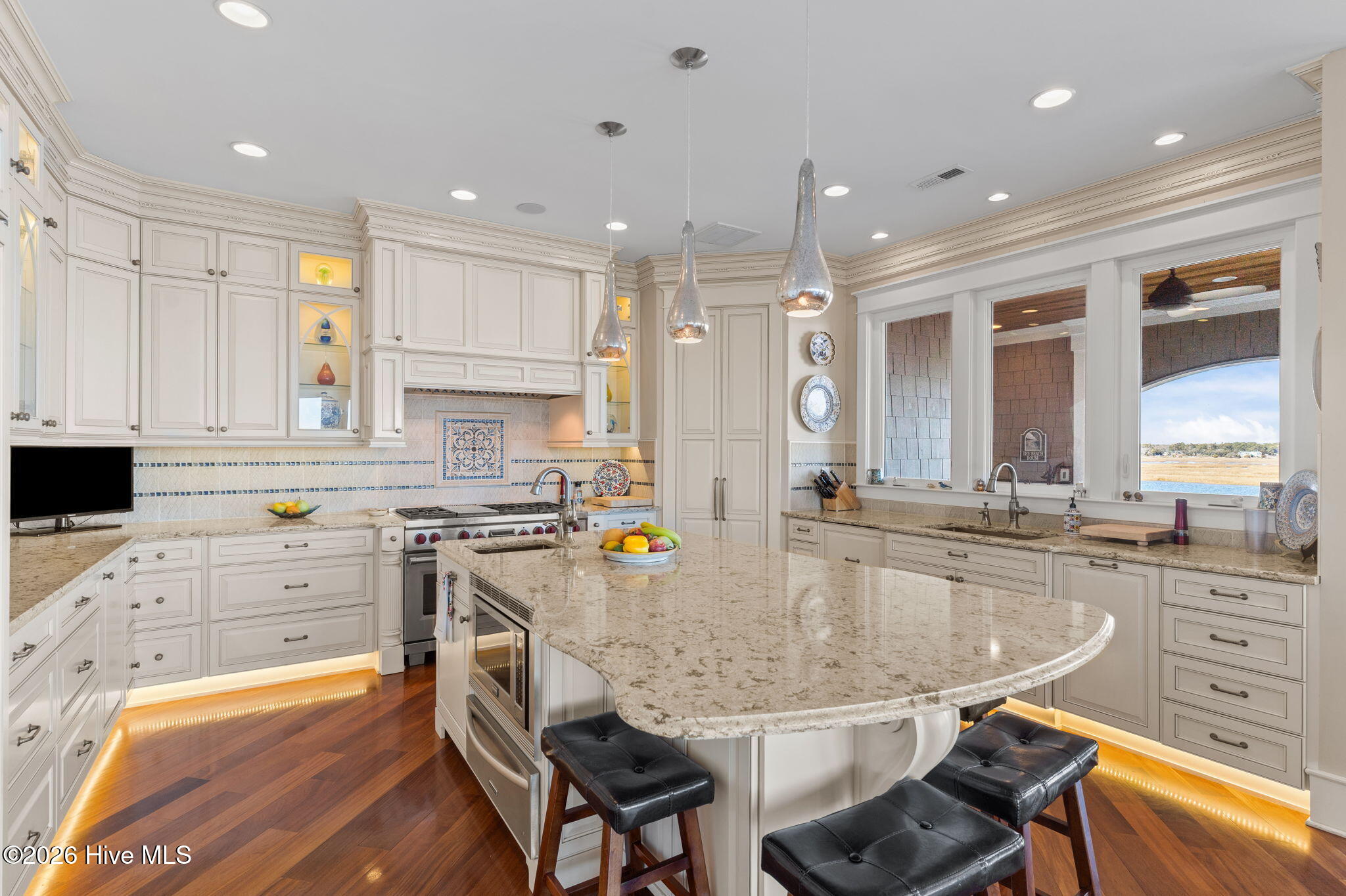 100554777 | Photo 23