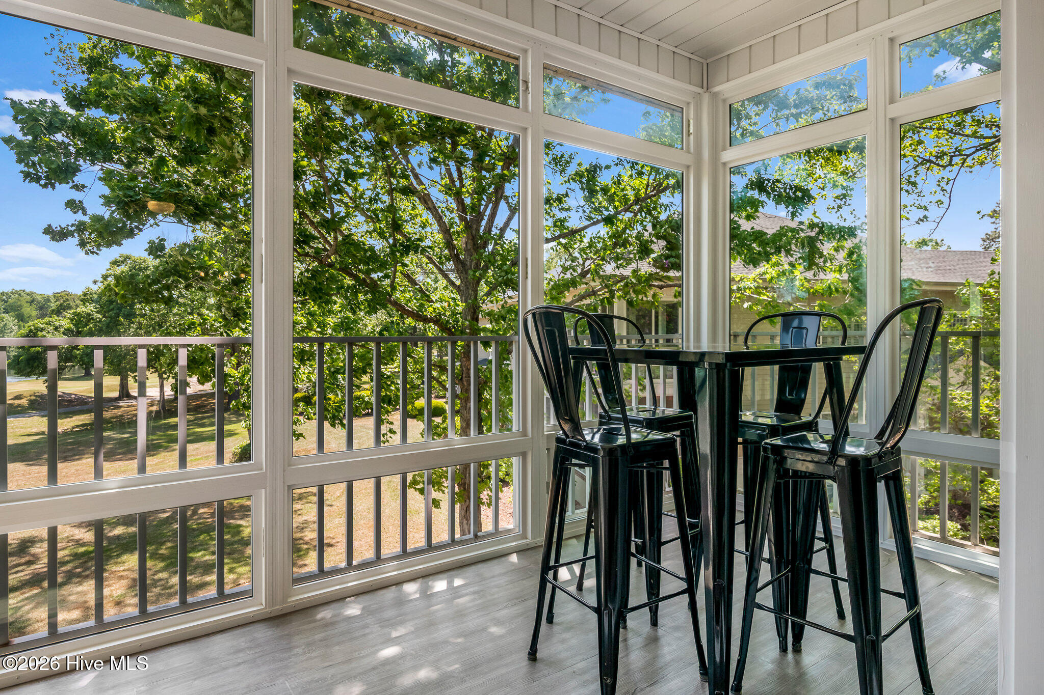 100568438 | Photo 17