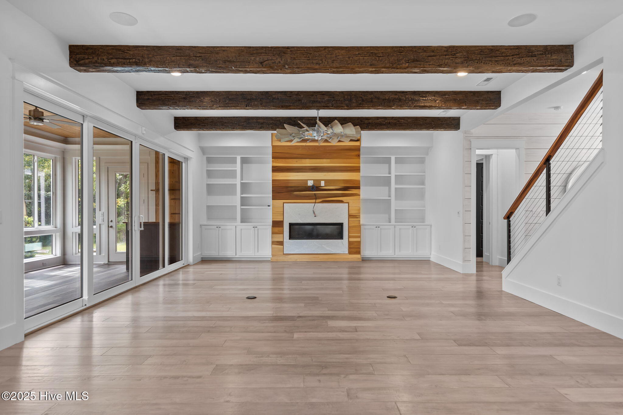 100532333 | Photo 30