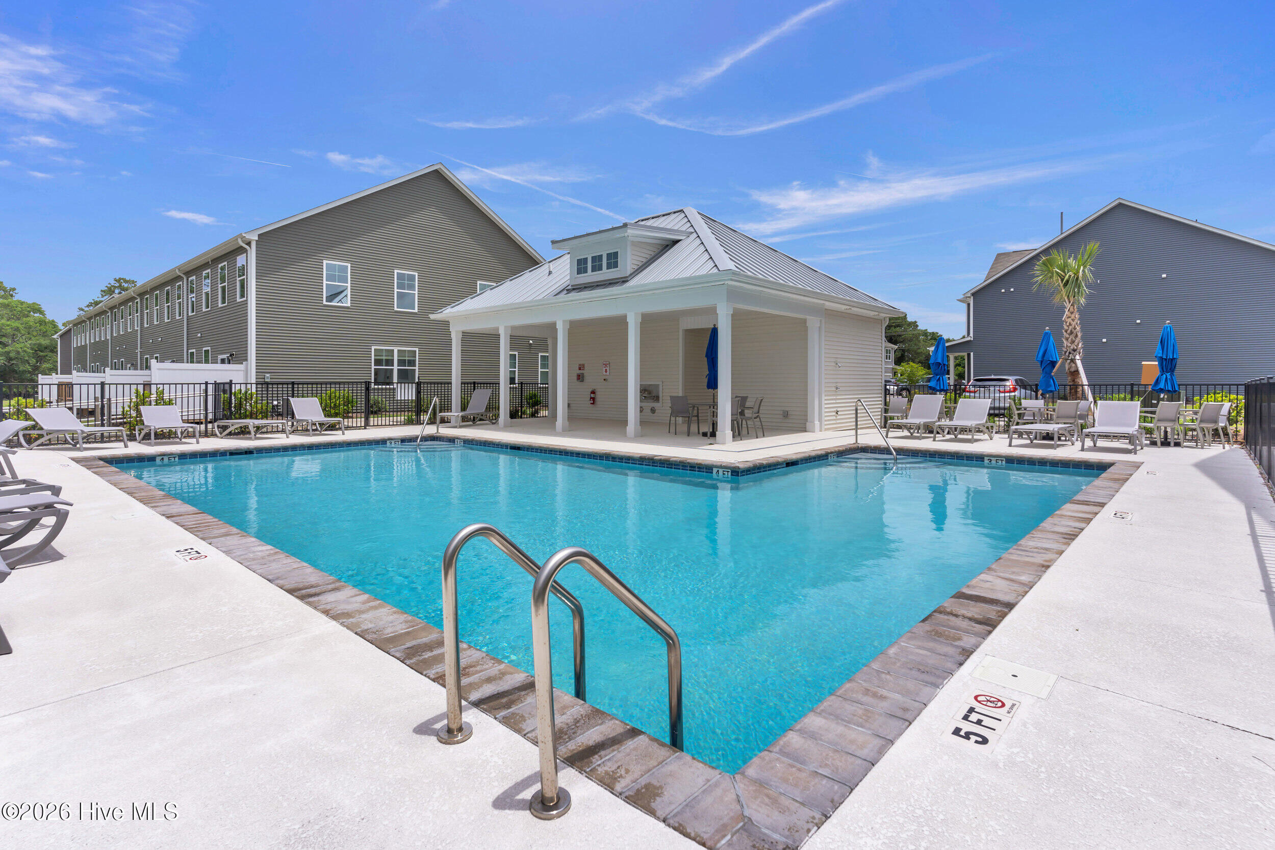 100557529 | Photo 40